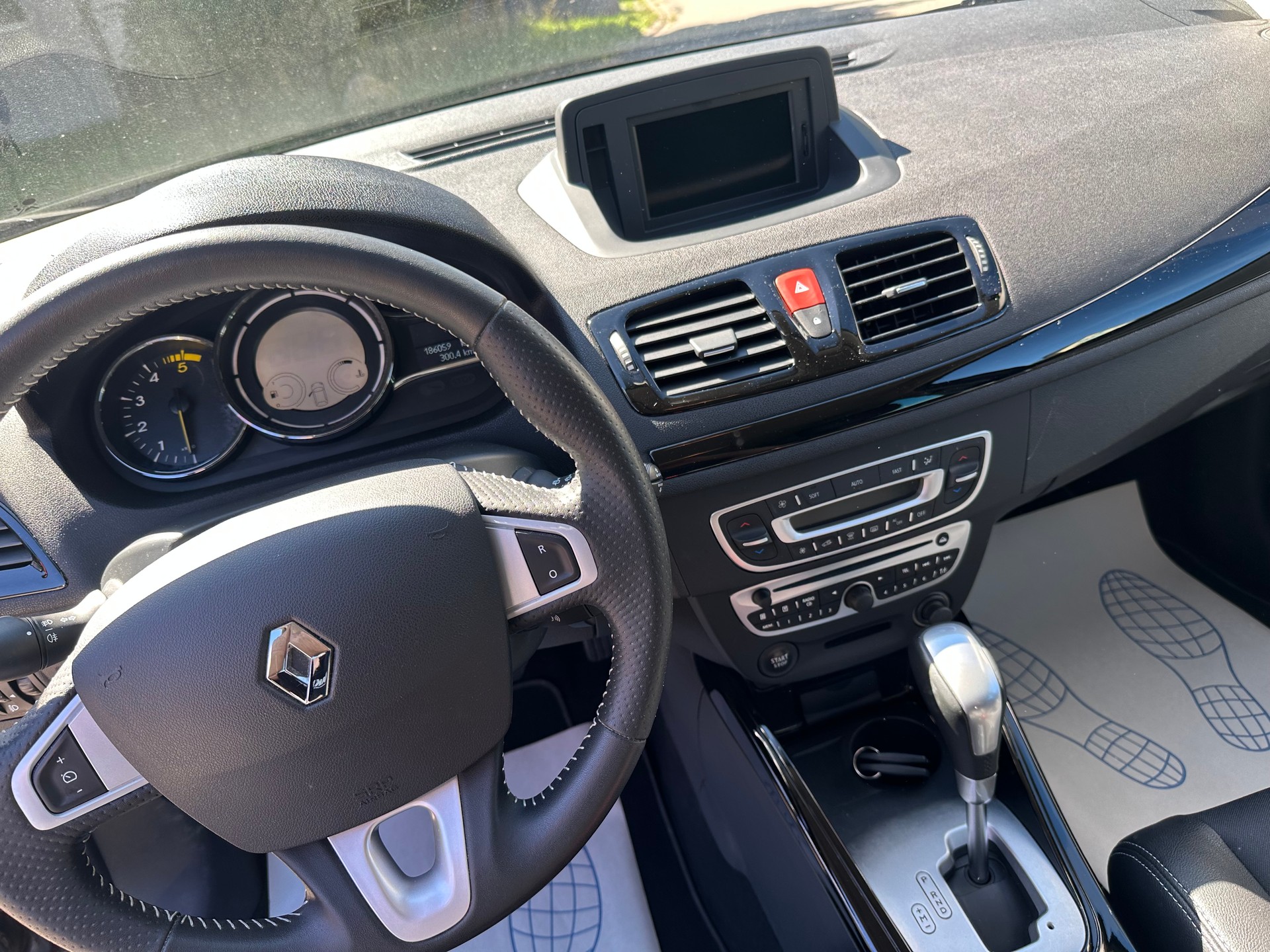 RENAULT Mégane Grandtour 1.5 dCi Bose EDC-image-11
