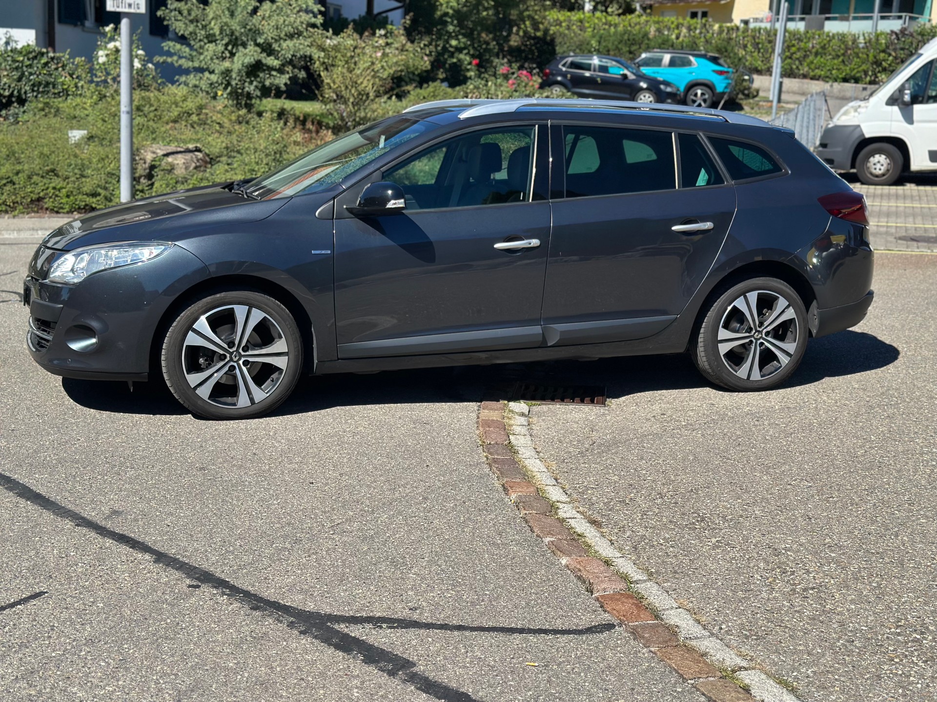 RENAULT Mégane Grandtour 1.5 dCi Bose EDC-image-1