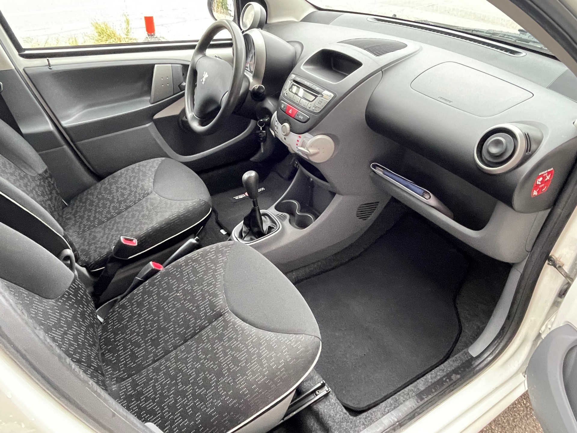 PEUGEOT 107 1.0 Trendy-image-4