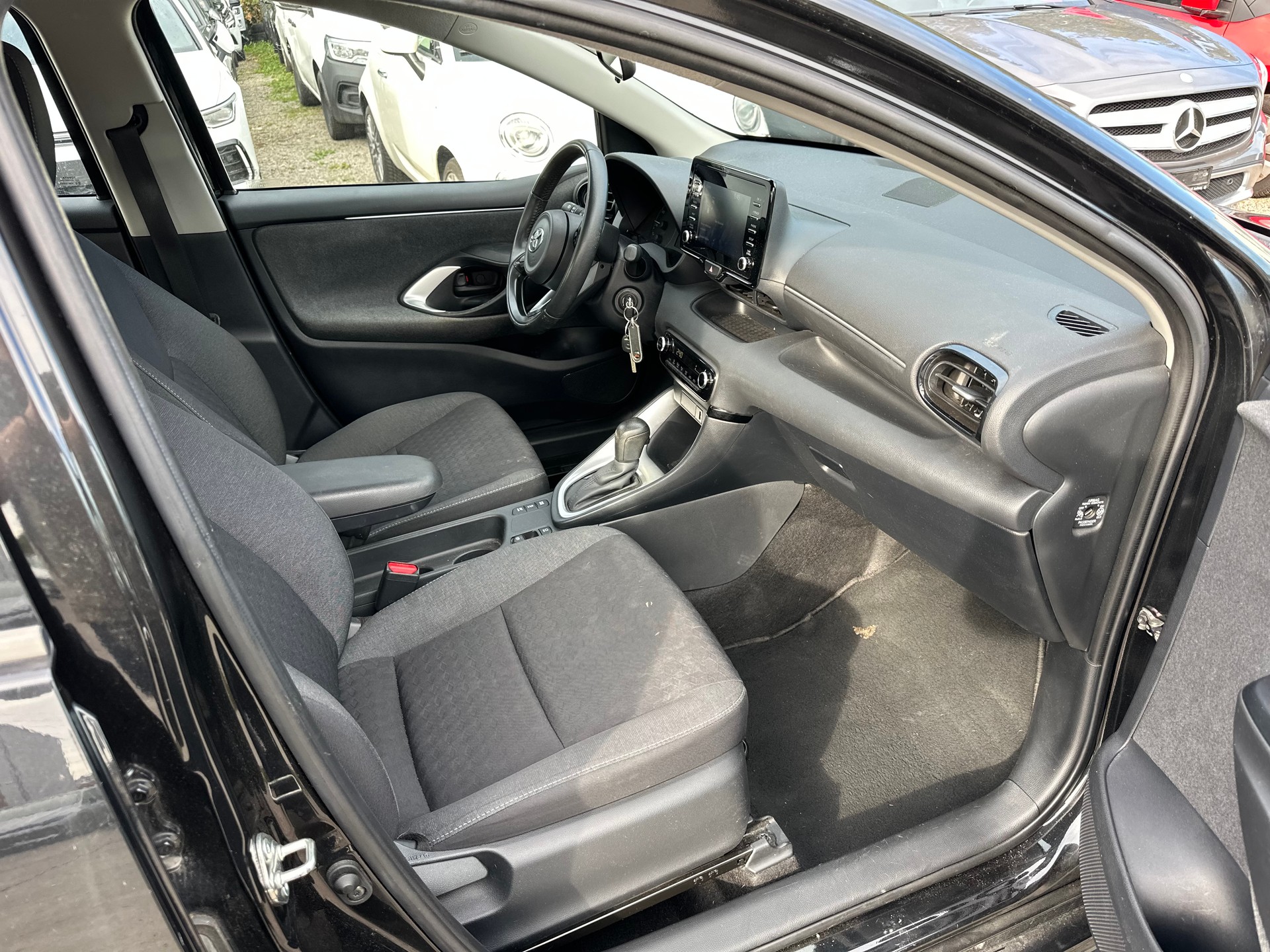TOYOTA Yaris 1.5 Premiere Edition e-CVT-image-11