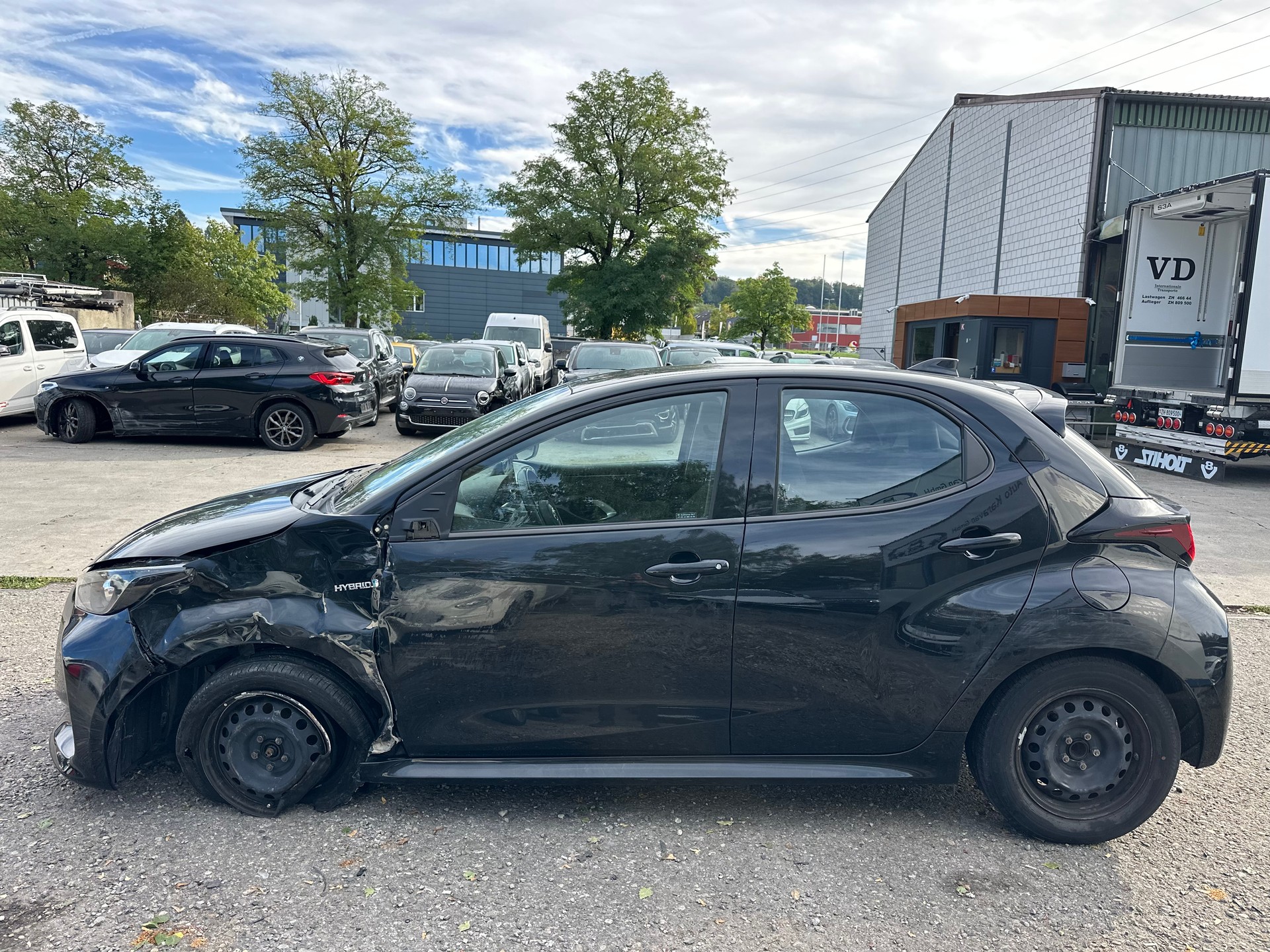 TOYOTA Yaris 1.5 Premiere Edition e-CVT-image-6