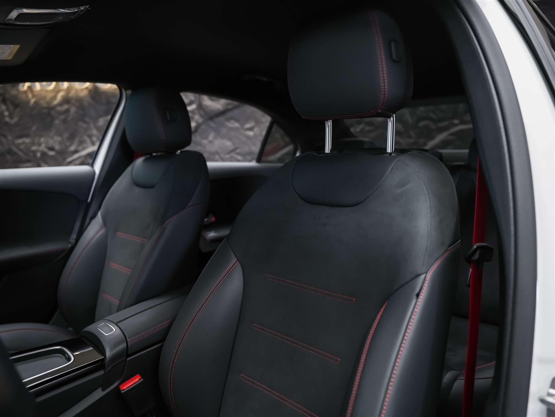 MERCEDES-BENZ A35 AMG 4Matic+ 8G-DCT *Limousine*Aero-Paket*Werksgarantie*Digital Light*-image-9