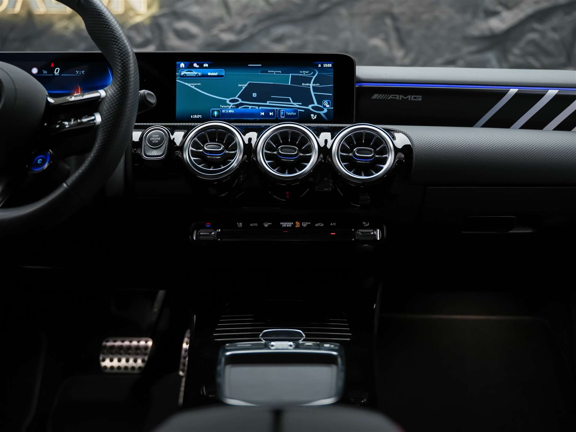 MERCEDES-BENZ A35 AMG 4Matic+ 8G-DCT *Limousine*Aero-Paket*Werksgarantie*Digital Light*-image-18