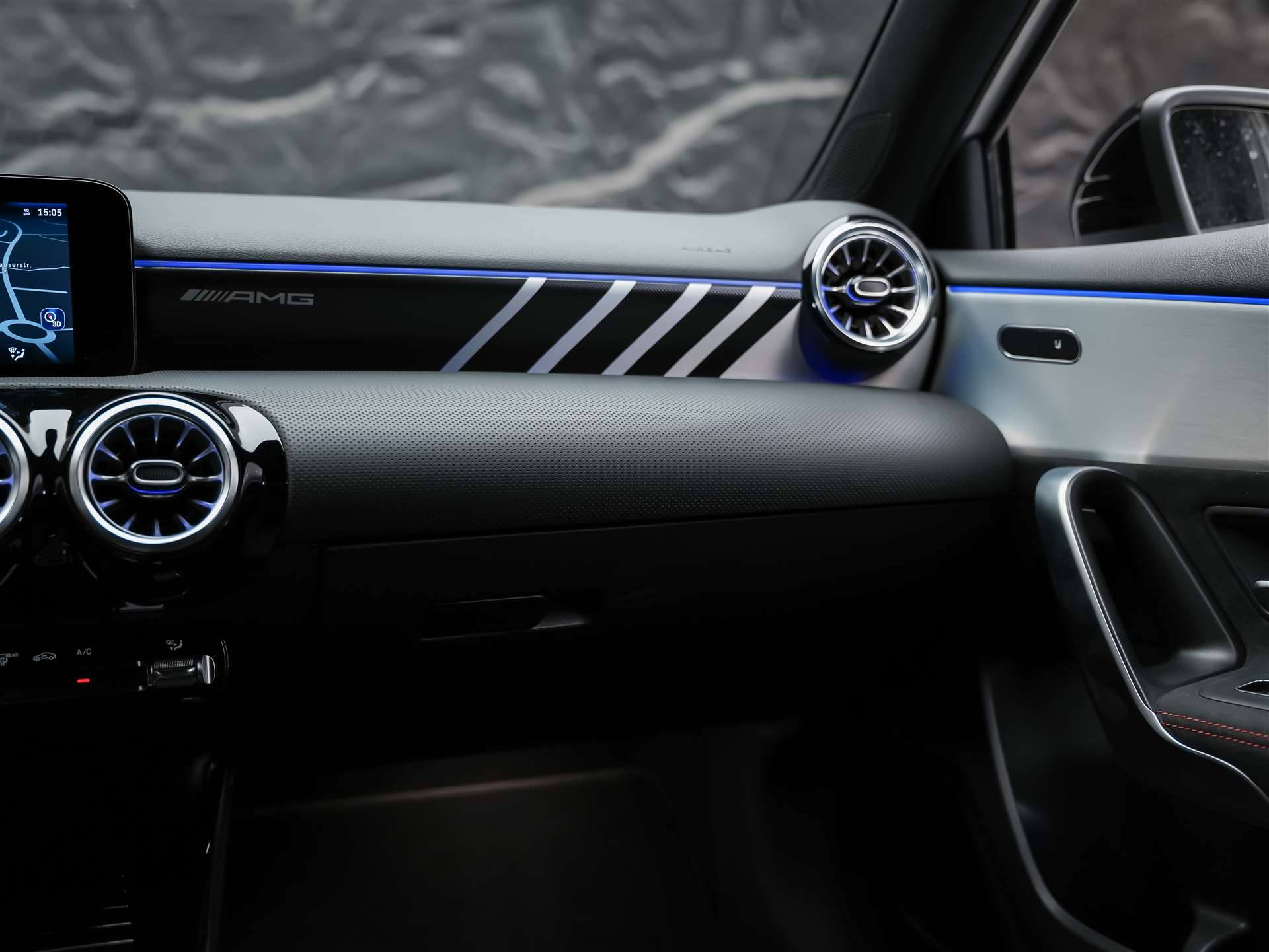 MERCEDES-BENZ A35 AMG 4Matic+ 8G-DCT *Limousine*Aero-Paket*Werksgarantie*Digital Light*-image-19