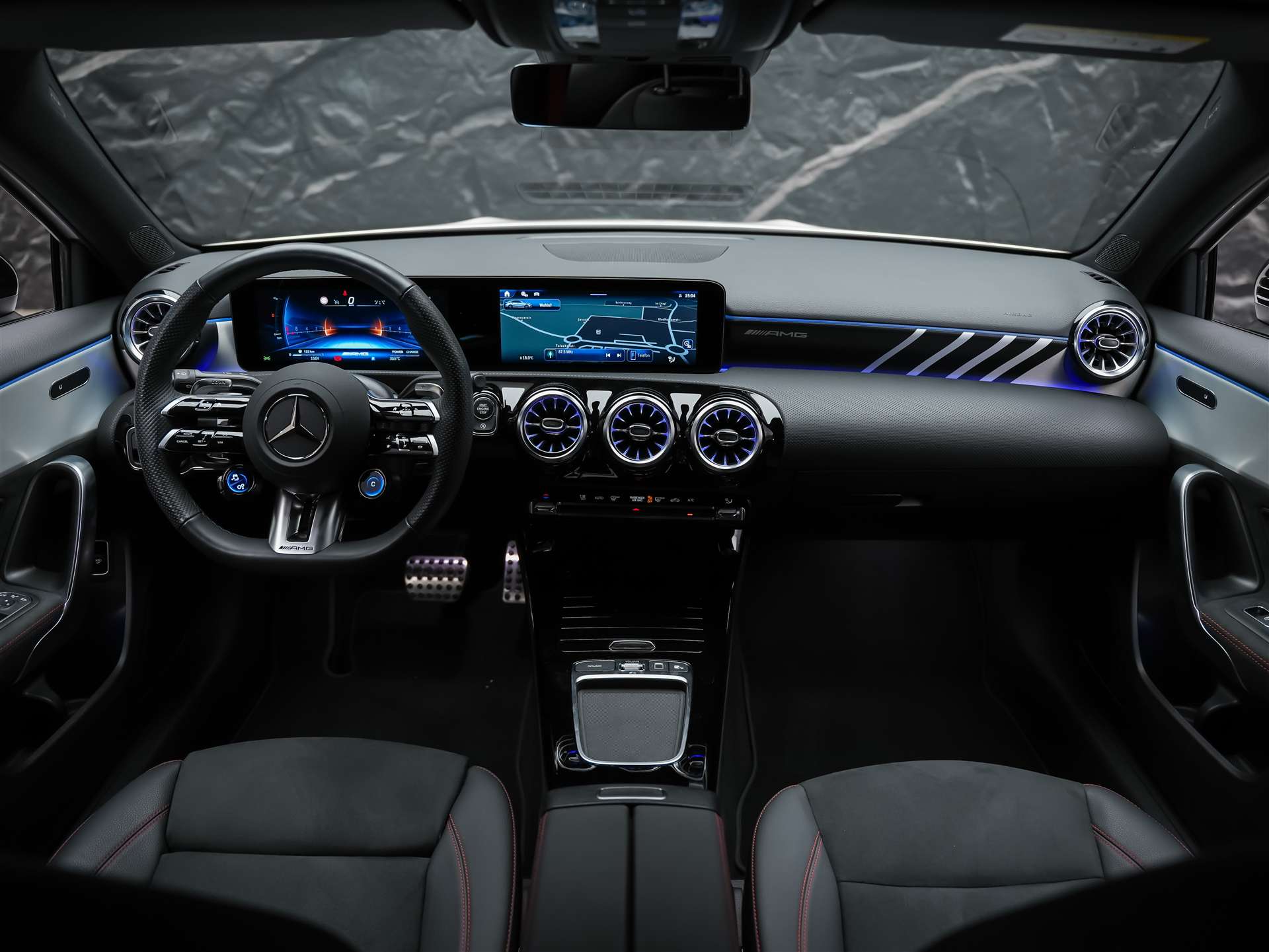 MERCEDES-BENZ A35 AMG 4Matic+ 8G-DCT *Limousine*Aero-Paket*Werksgarantie*Digital Light*-image-17