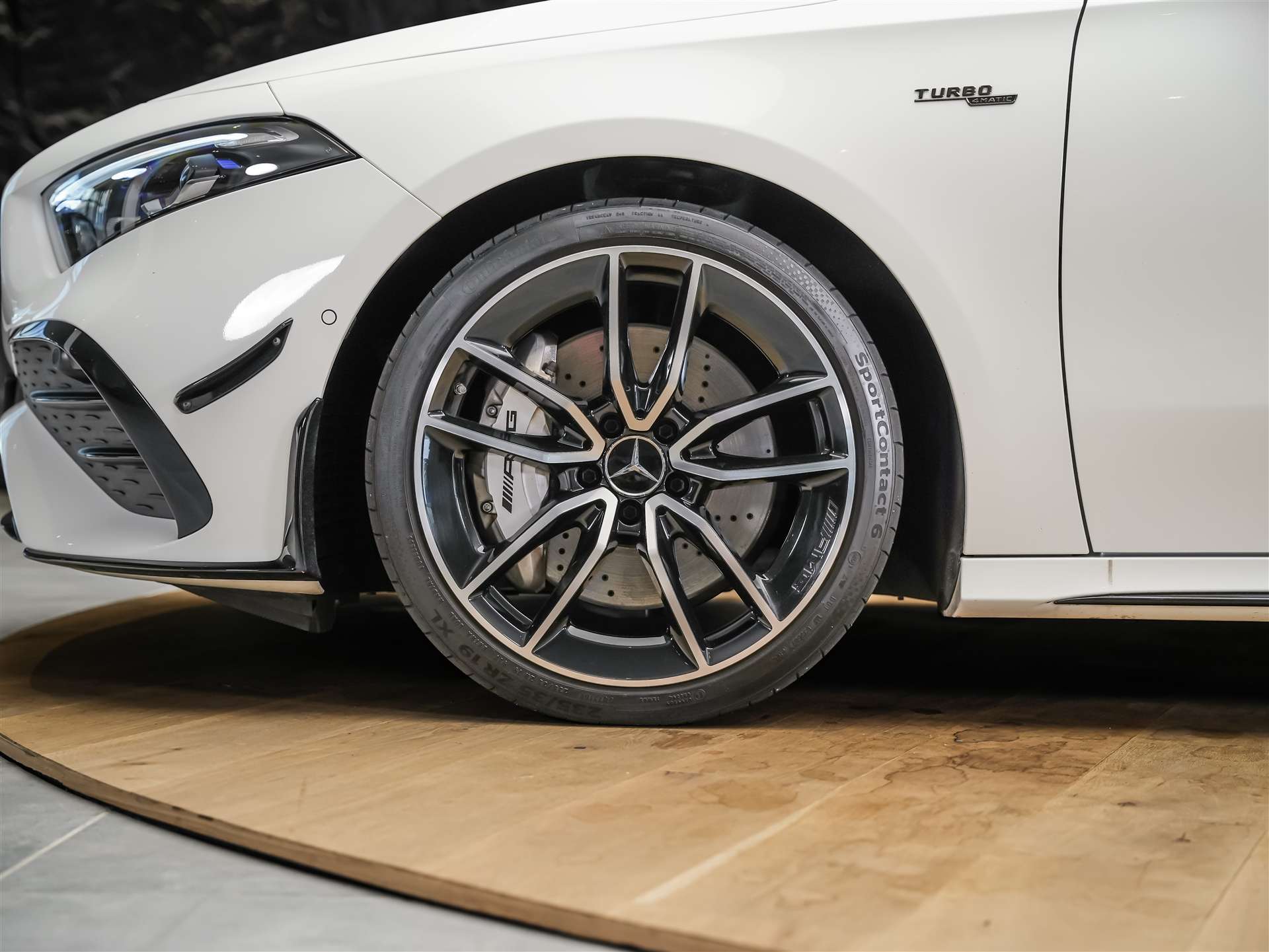 MERCEDES-BENZ A35 AMG 4Matic+ 8G-DCT *Limousine*Aero-Paket*Werksgarantie*Digital Light*-image-16