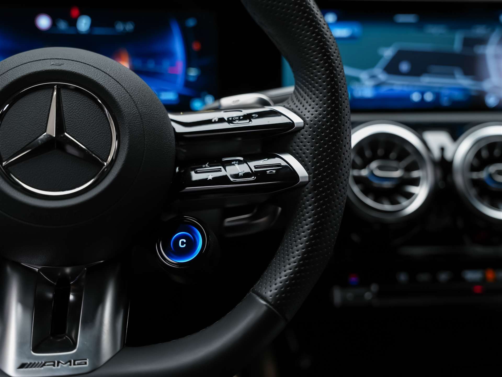 MERCEDES-BENZ A35 AMG 4Matic+ 8G-DCT *Limousine*Aero-Paket*Werksgarantie*Digital Light*-image-28