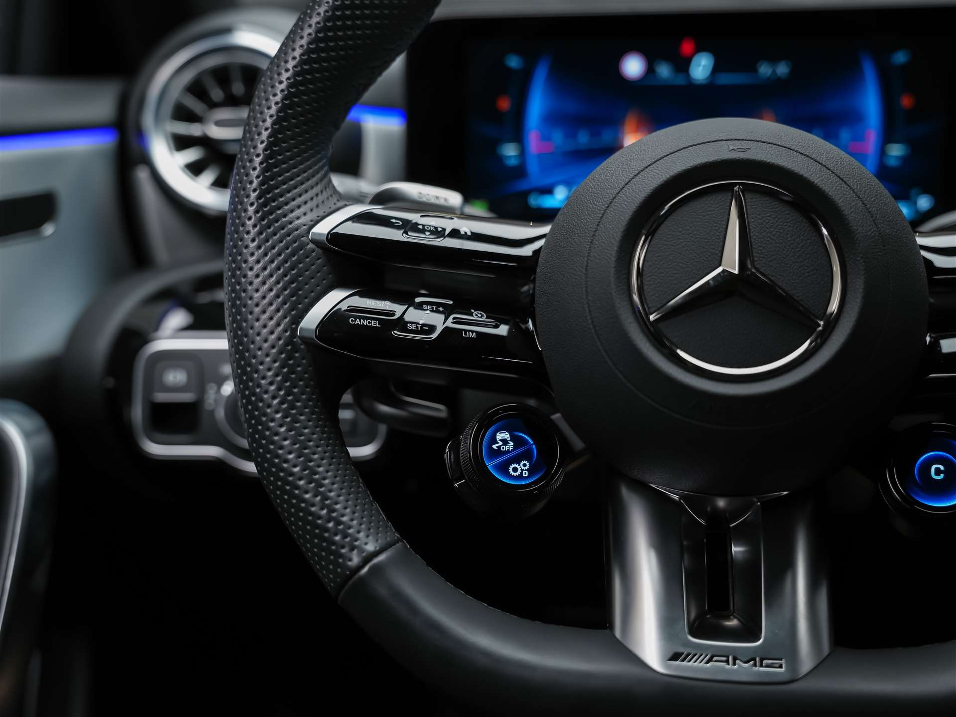 MERCEDES-BENZ A35 AMG 4Matic+ 8G-DCT *Limousine*Aero-Paket*Werksgarantie*Digital Light*-image-27