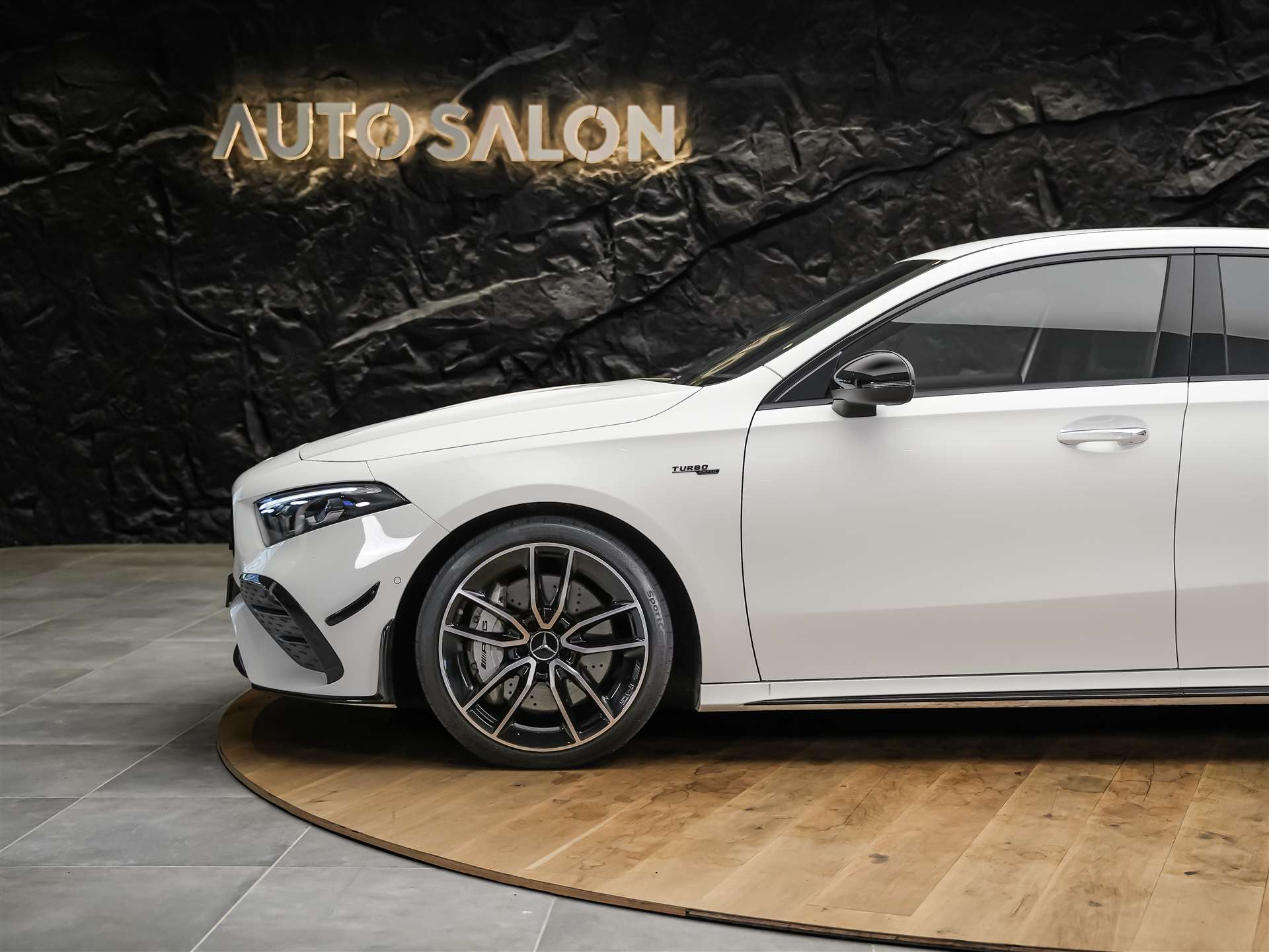 MERCEDES-BENZ A35 AMG 4Matic+ 8G-DCT *Limousine*Aero-Paket*Werksgarantie*Digital Light*-image-14