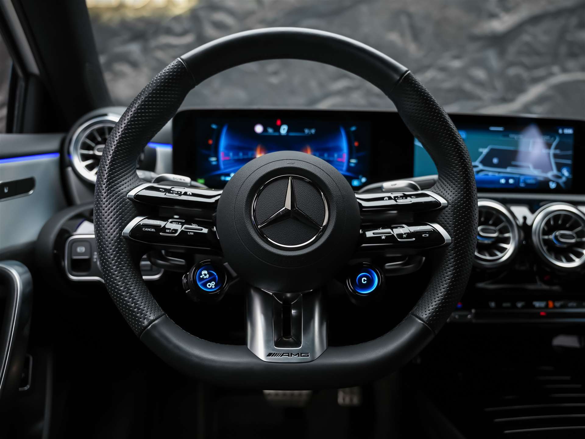 MERCEDES-BENZ A35 AMG 4Matic+ 8G-DCT *Limousine*Aero-Paket*Werksgarantie*Digital Light*-image-25