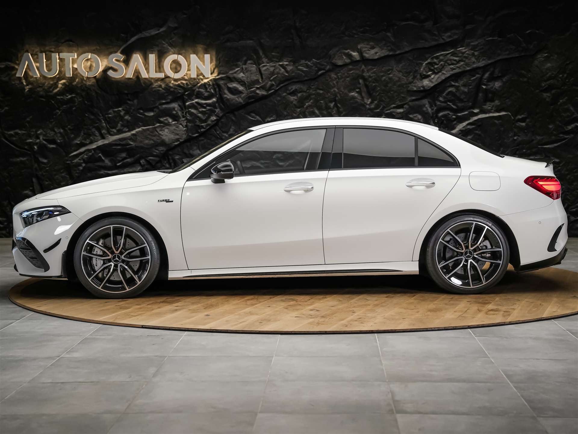 MERCEDES-BENZ A35 AMG 4Matic+ 8G-DCT *Limousine*Aero-Paket*Werksgarantie*Digital Light*-image-1