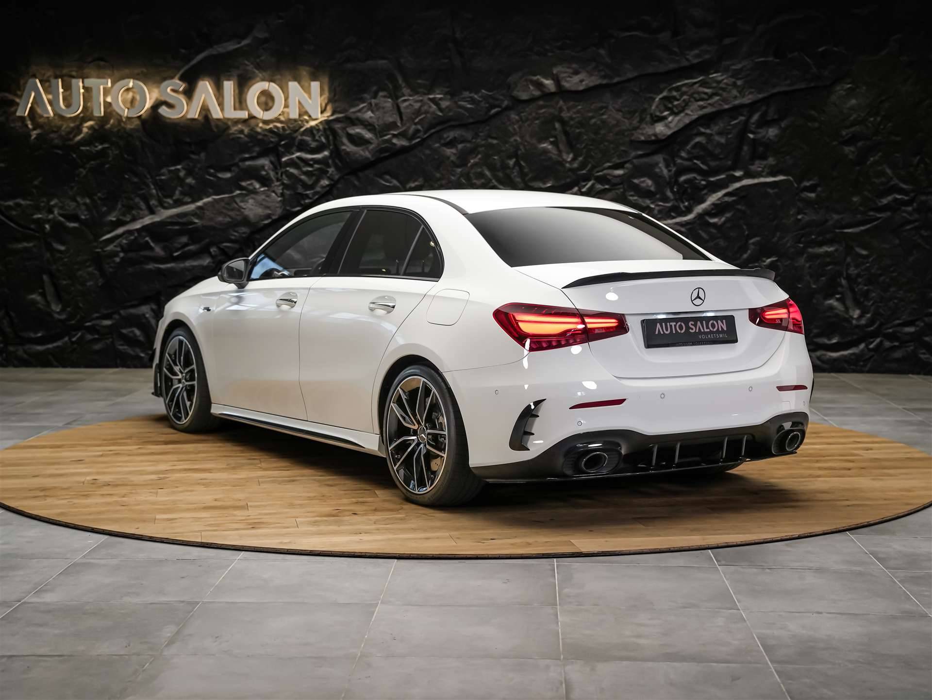 MERCEDES-BENZ A35 AMG 4Matic+ 8G-DCT *Limousine*Aero-Paket*Werksgarantie*Digital Light*-image-2