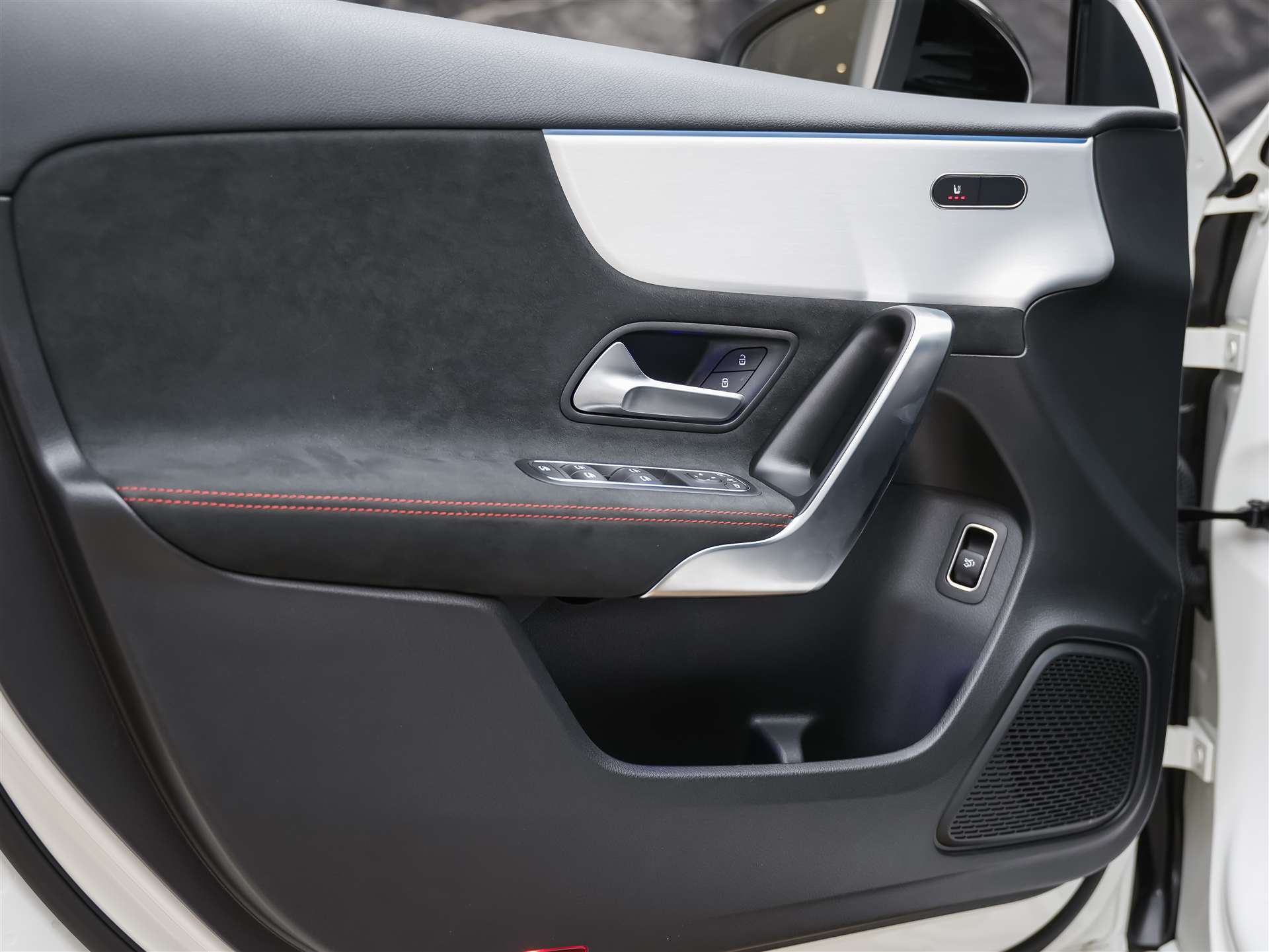 MERCEDES-BENZ A35 AMG 4Matic+ 8G-DCT *Limousine*Aero-Paket*Werksgarantie*Digital Light*-image-22