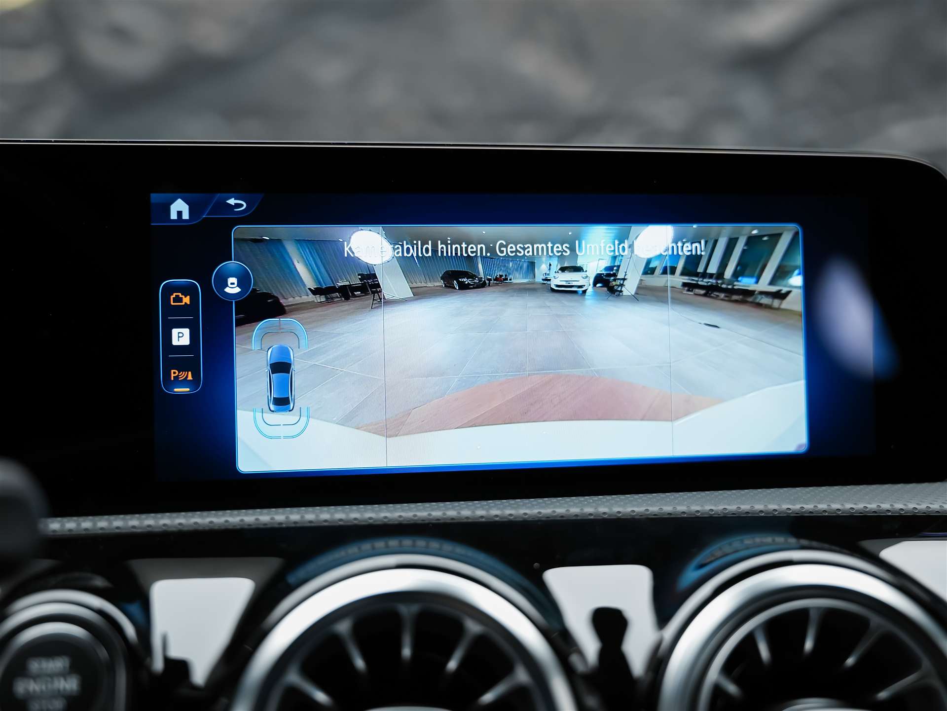 MERCEDES-BENZ A35 AMG 4Matic+ 8G-DCT *Limousine*Aero-Paket*Werksgarantie*Digital Light*-image-39