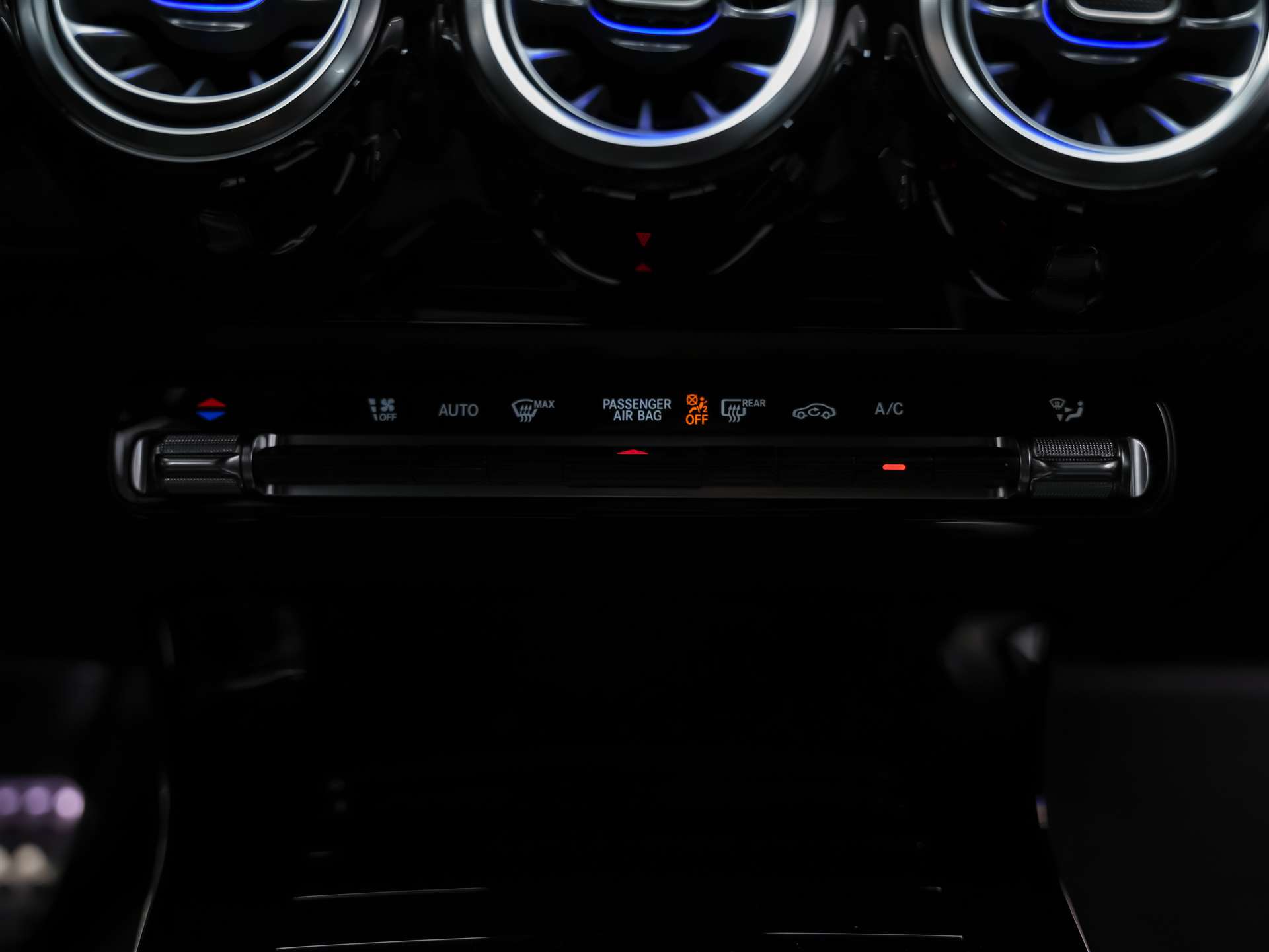 MERCEDES-BENZ A35 AMG 4Matic+ 8G-DCT *Limousine*Aero-Paket*Werksgarantie*Digital Light*-image-20