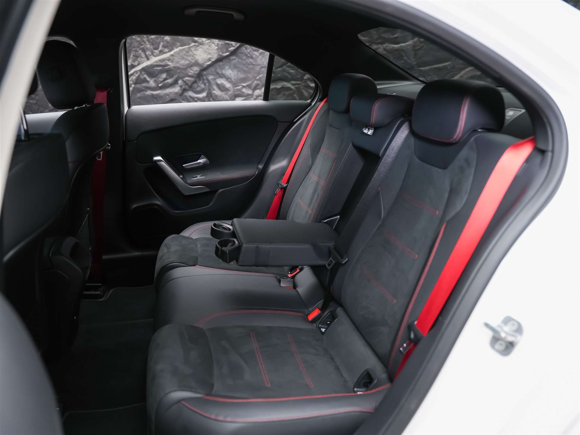 MERCEDES-BENZ A35 AMG 4Matic+ 8G-DCT *Limousine*Aero-Paket*Werksgarantie*Digital Light*-image-12