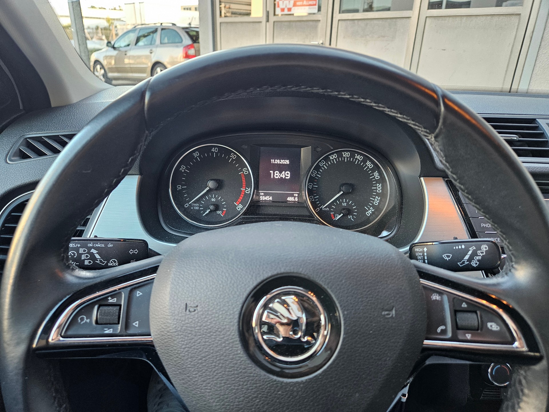 SKODA 1.0 TSI Ambition-image-4