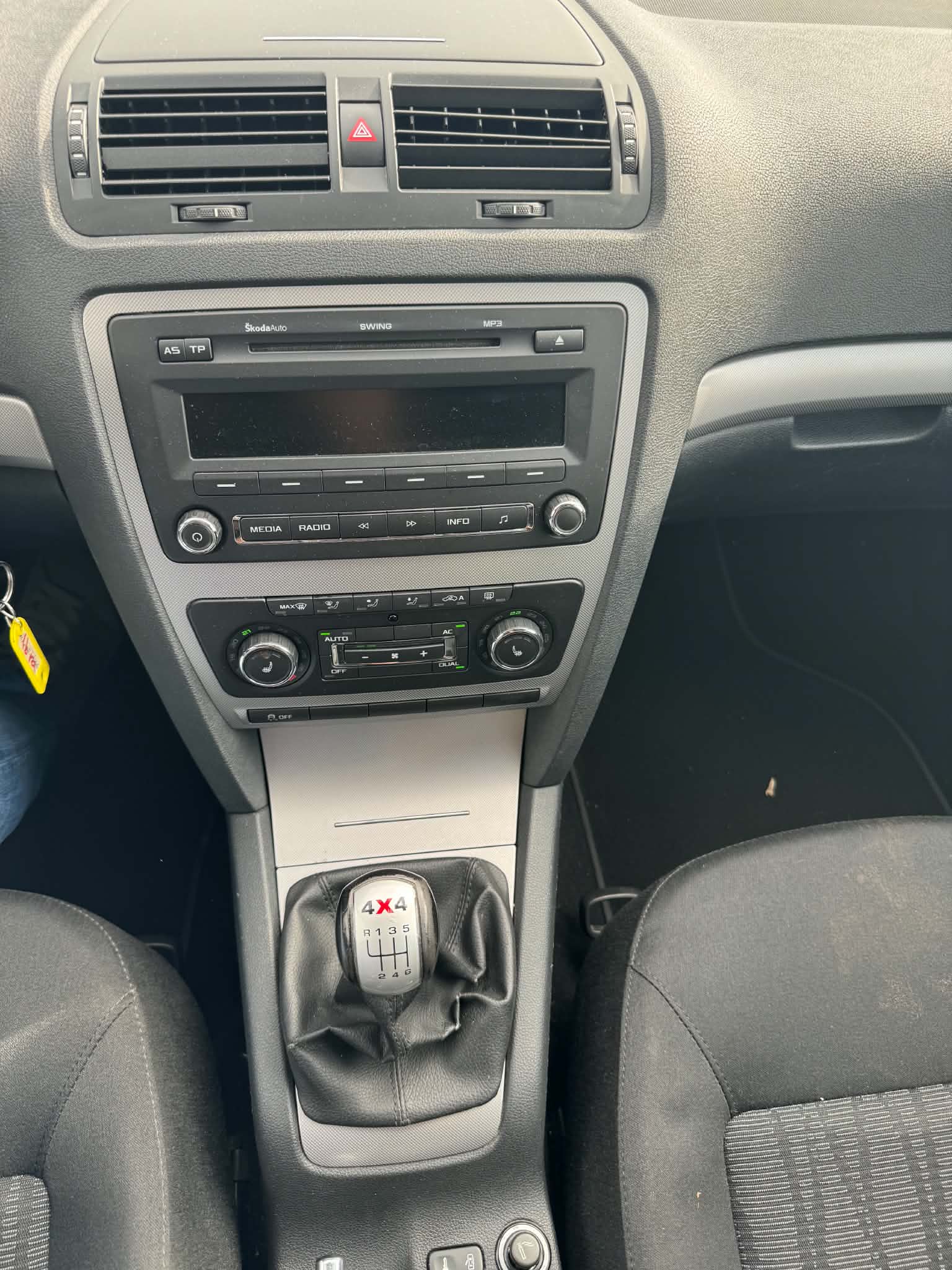SKODA Octavia Combi 1.8 TSI Swiss Adventure 4x4-image-4