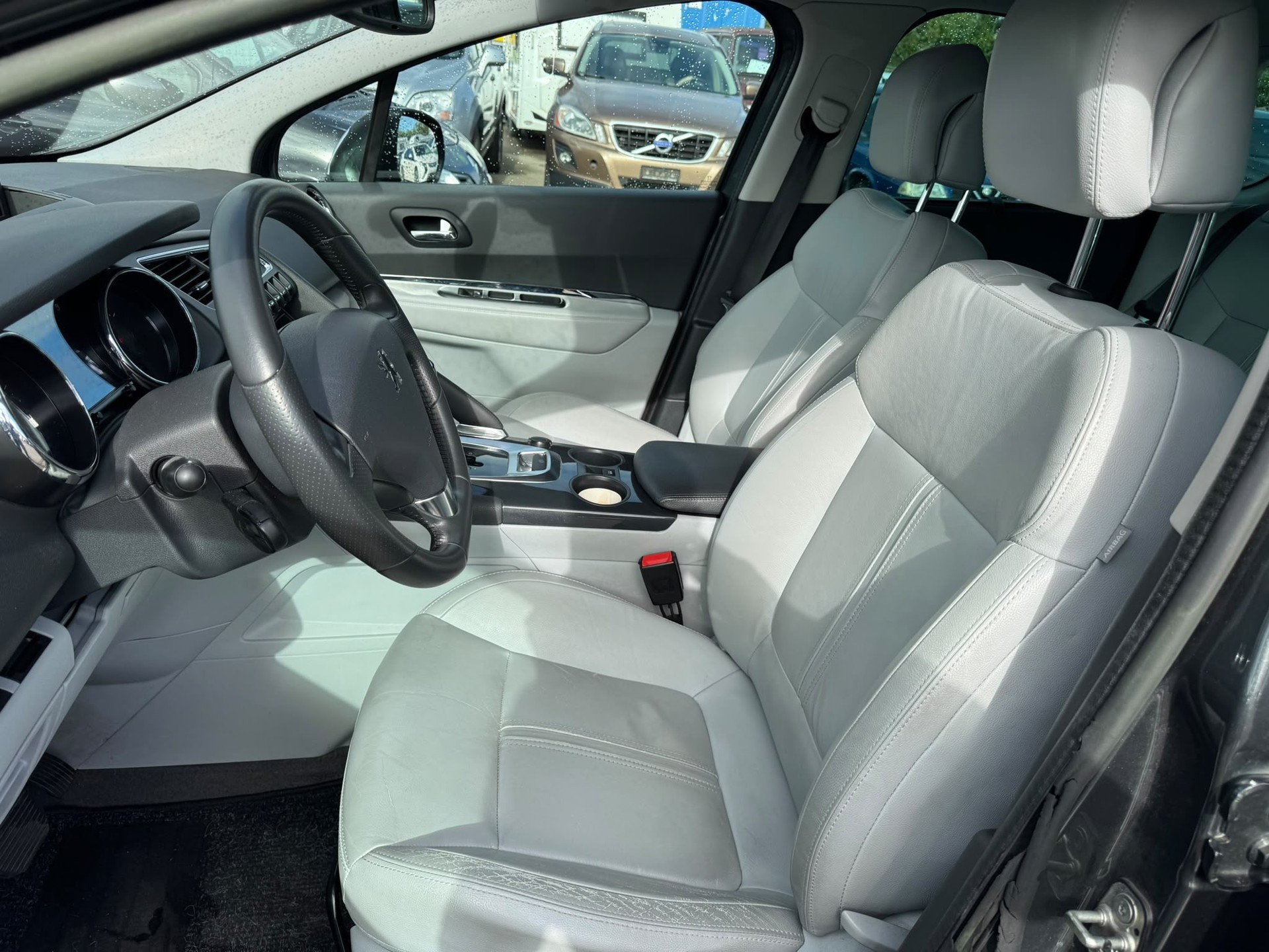 PEUGEOT 3008 1.6 16V T Platinum Tiptronic-image-9
