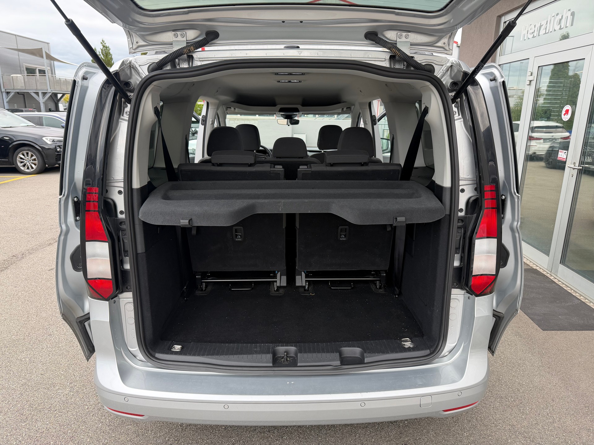 VW Caddy Maxi 2.0 TDI Life DSG-image-13