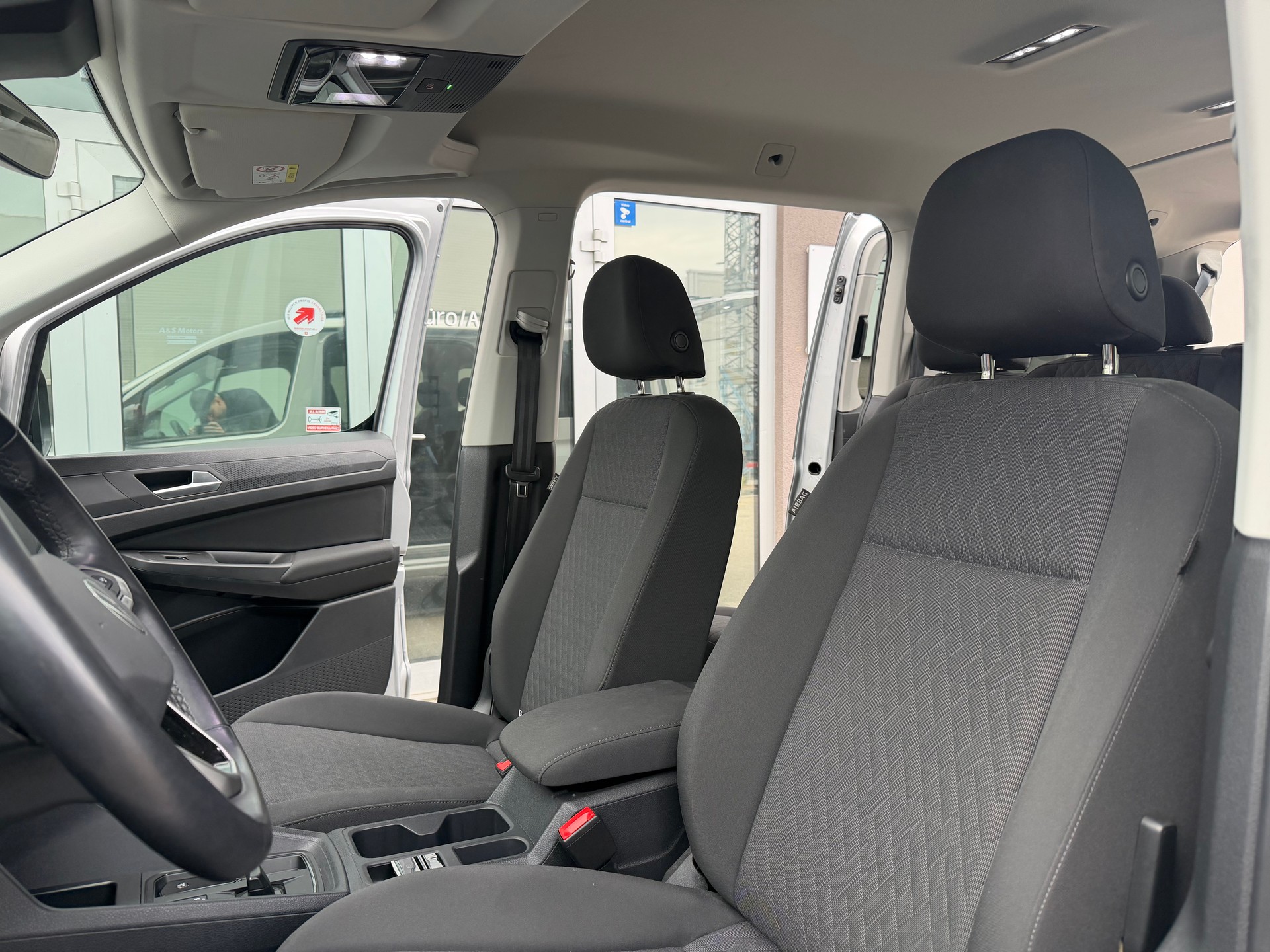 VW Caddy Maxi 2.0 TDI Life DSG-image-9