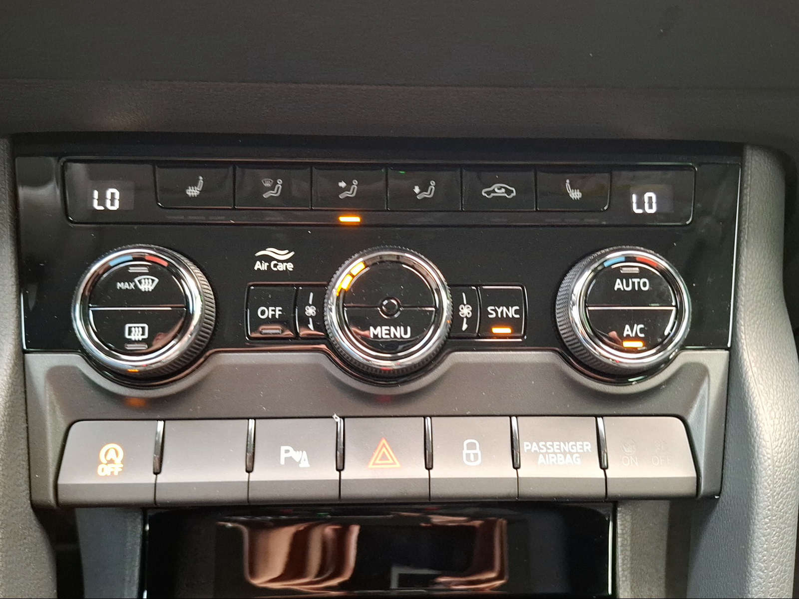 SKODA Karoq 2.0 TDI CR Dynamic 4x4 DSG-image-15