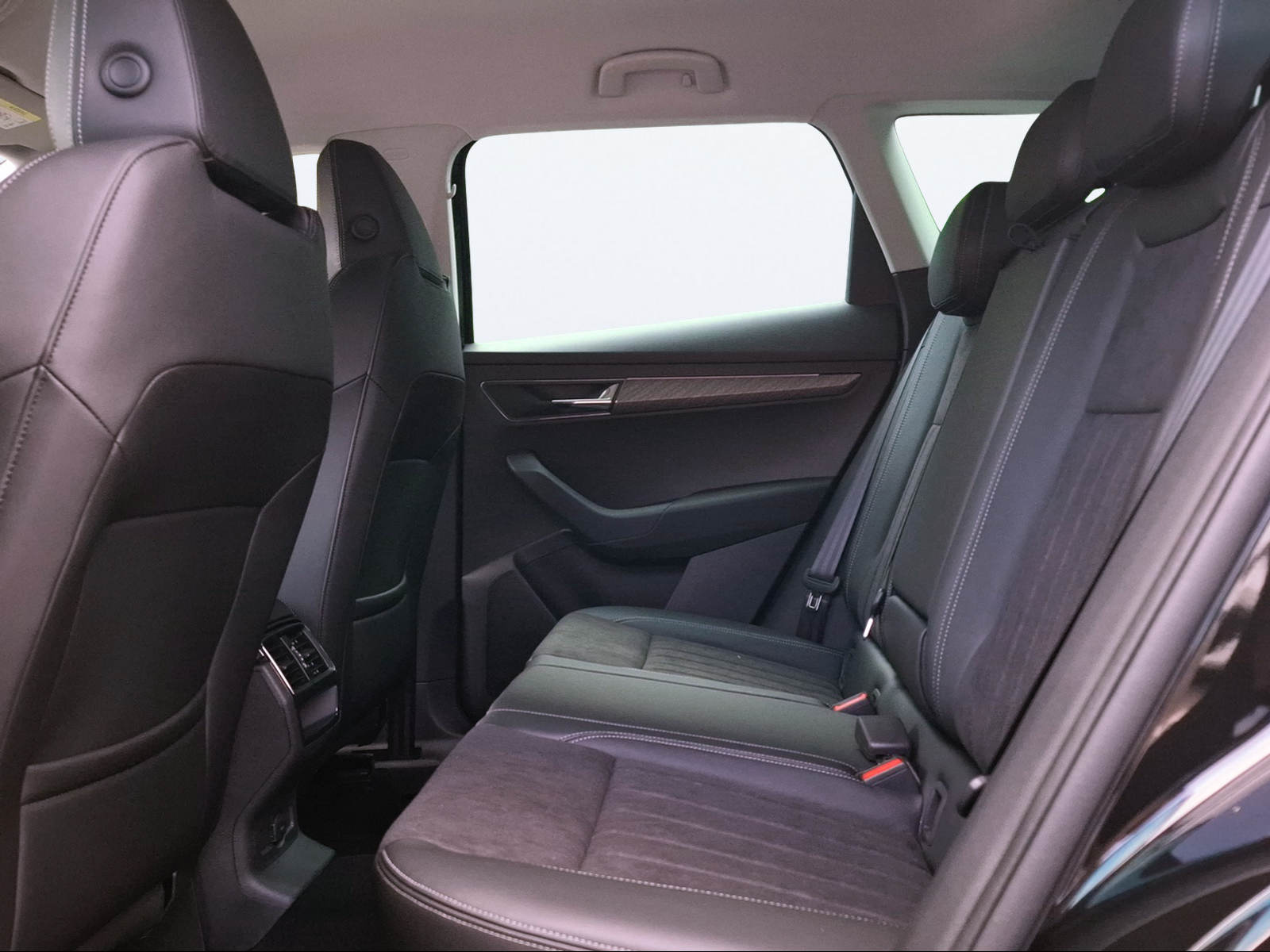 SKODA Karoq 2.0 TDI CR Dynamic 4x4 DSG-image-13