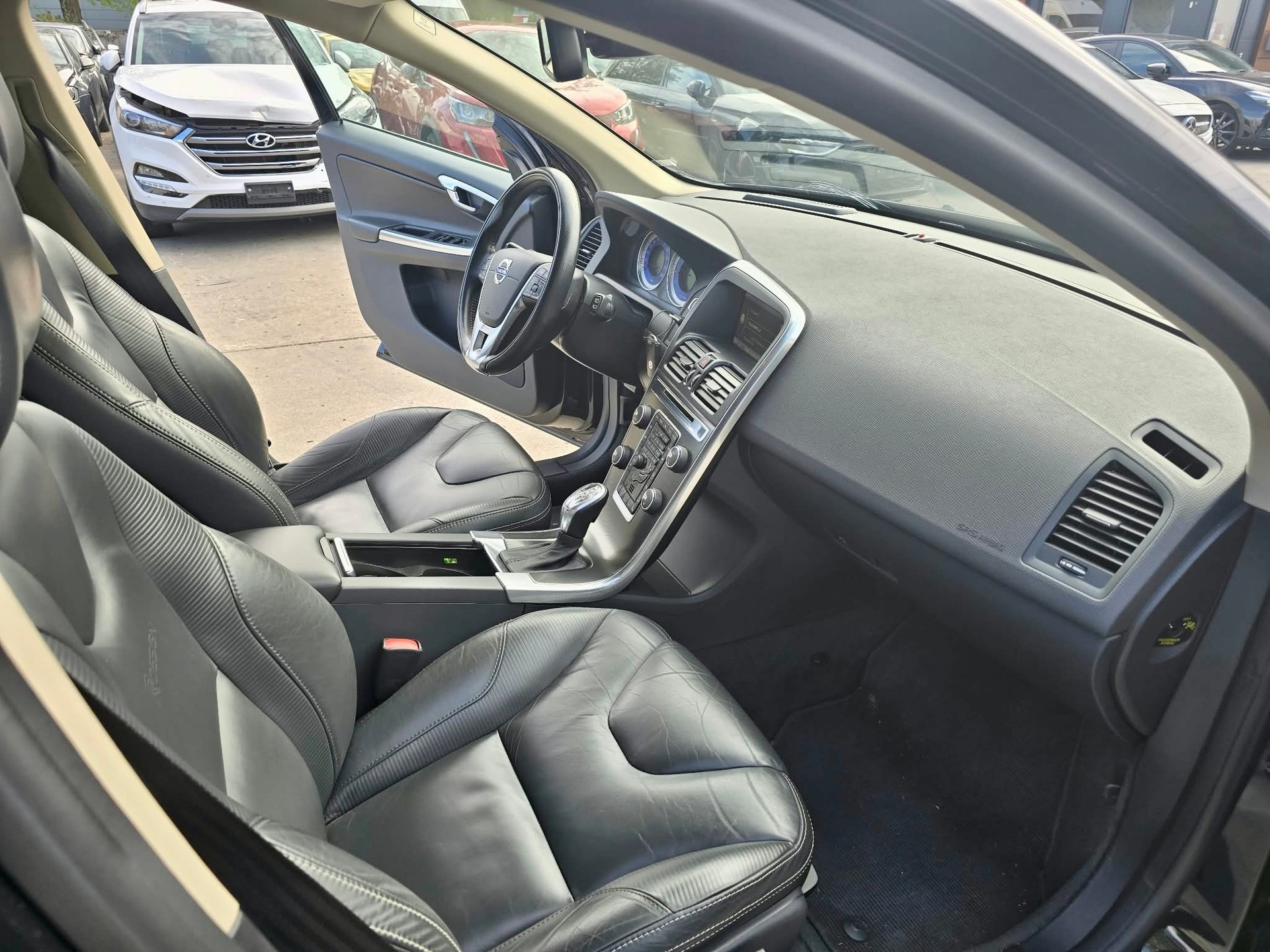 VOLVO XC60 D5 AWD R-Design Geartronic-image-11