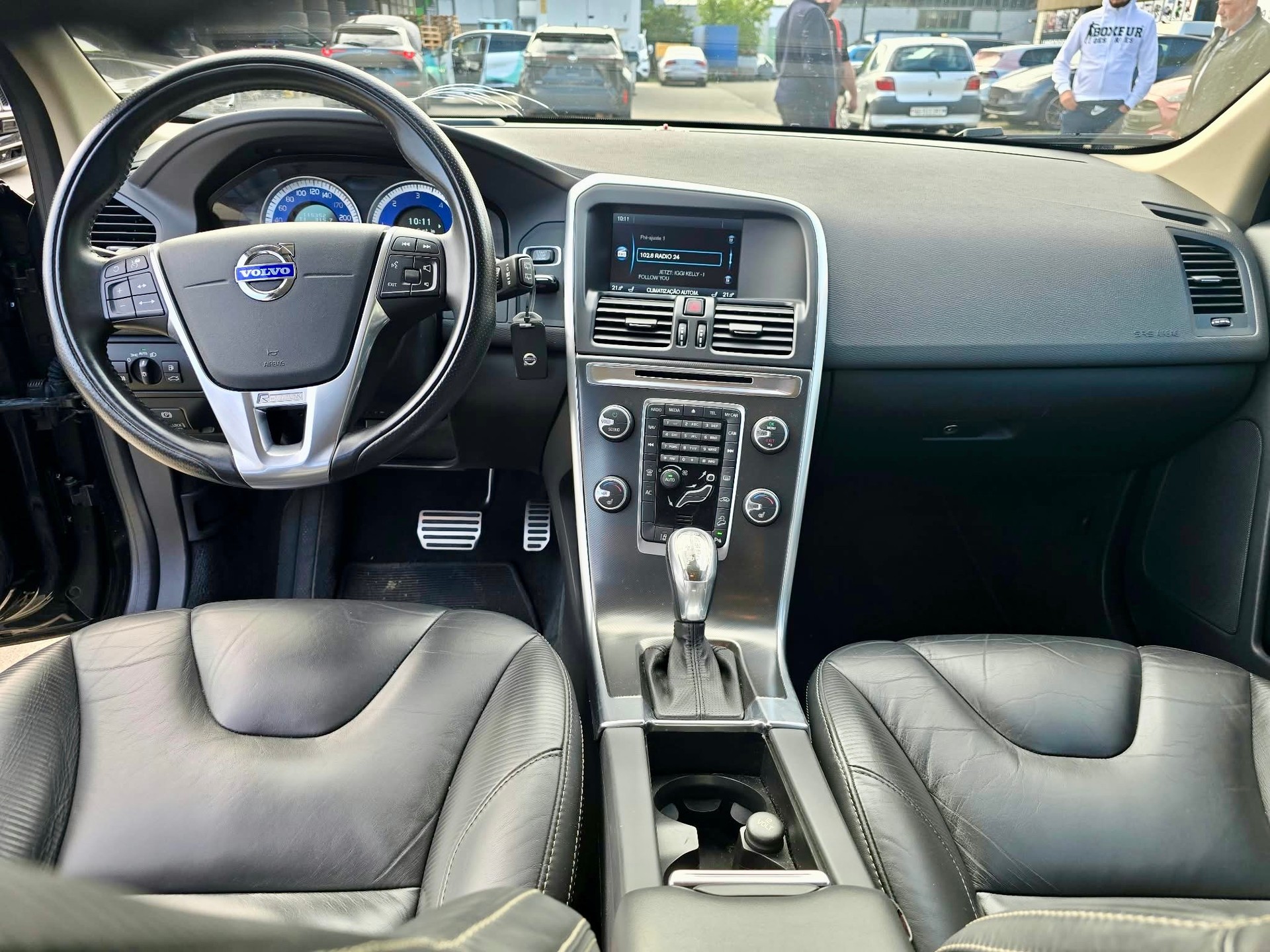 VOLVO XC60 D5 AWD R-Design Geartronic-image-9