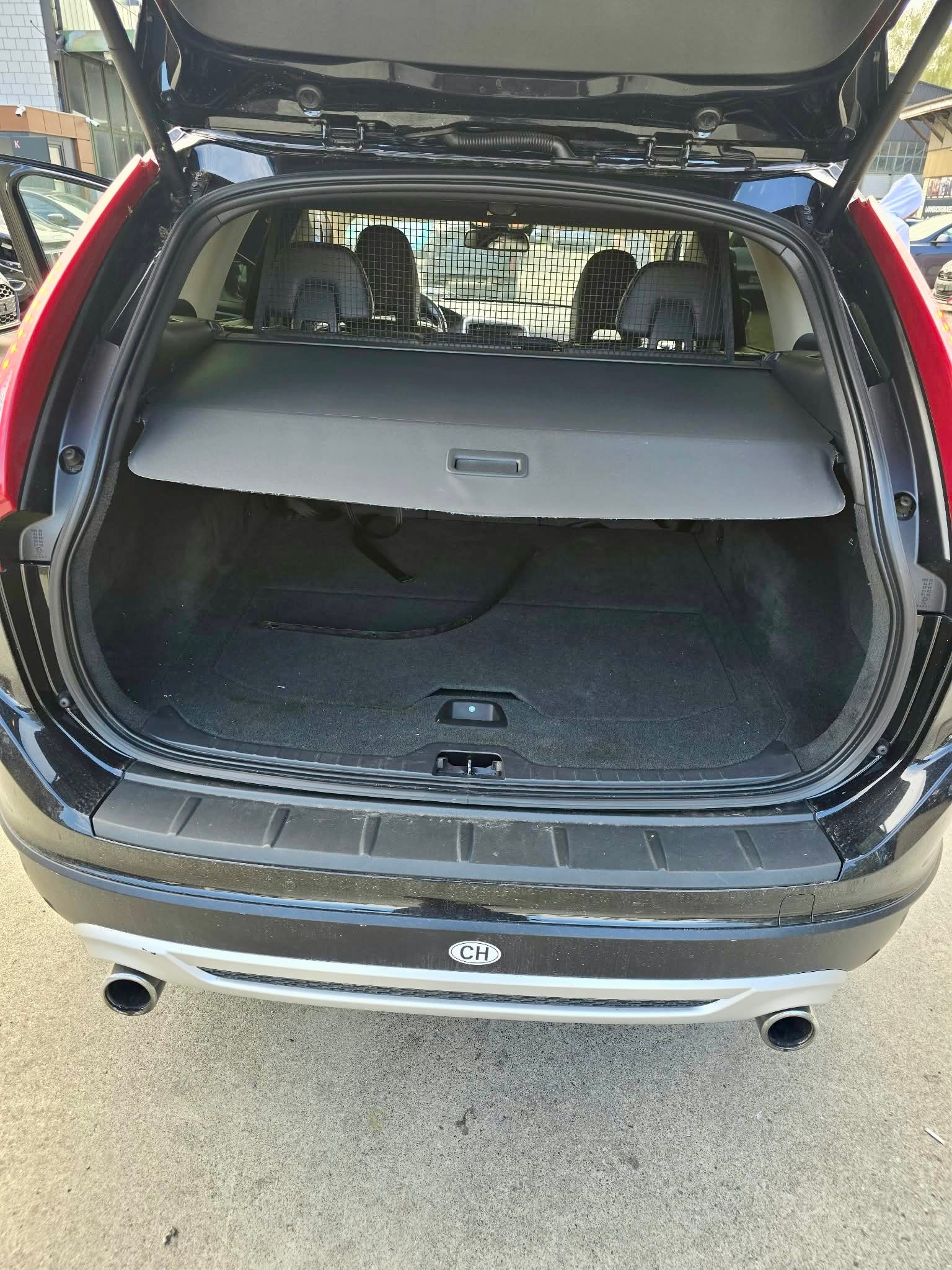 VOLVO XC60 D5 AWD R-Design Geartronic-image-8
