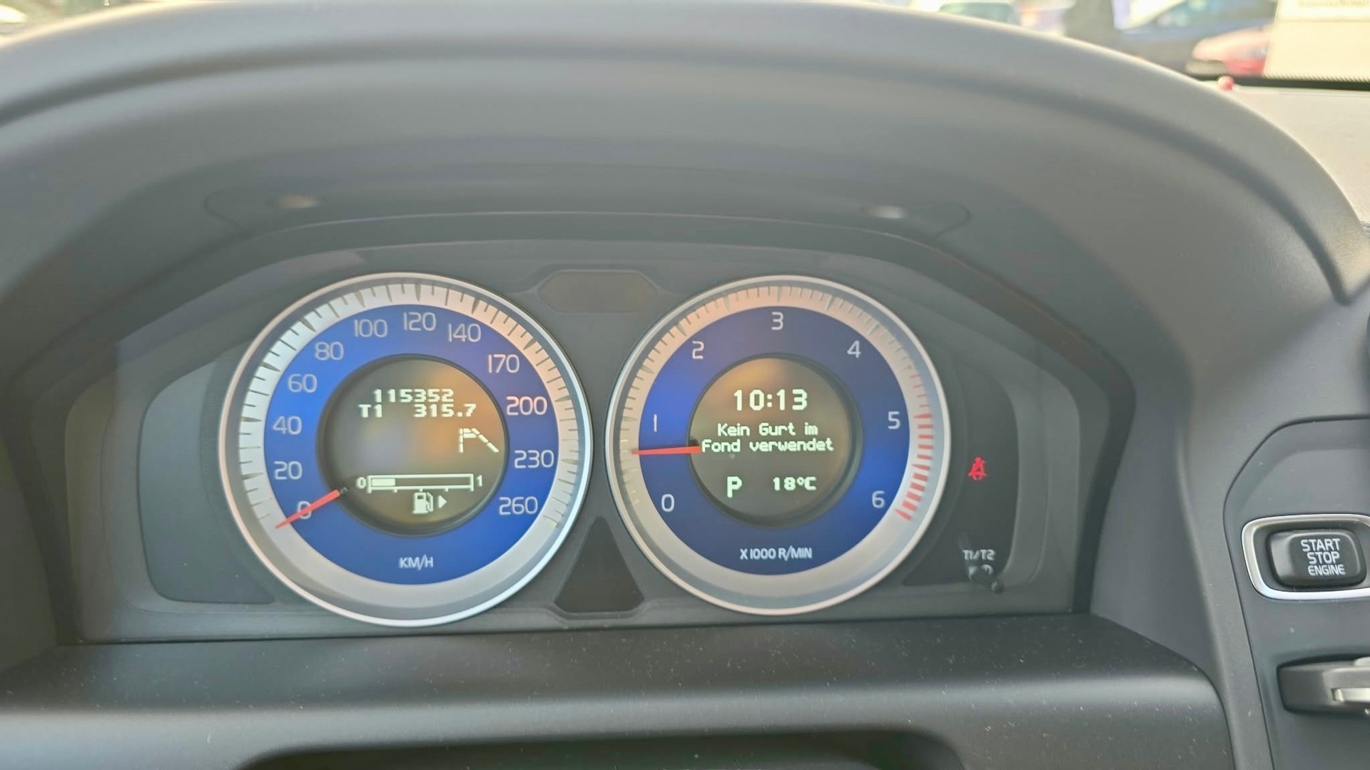 VOLVO XC60 D5 AWD R-Design Geartronic-image-13
