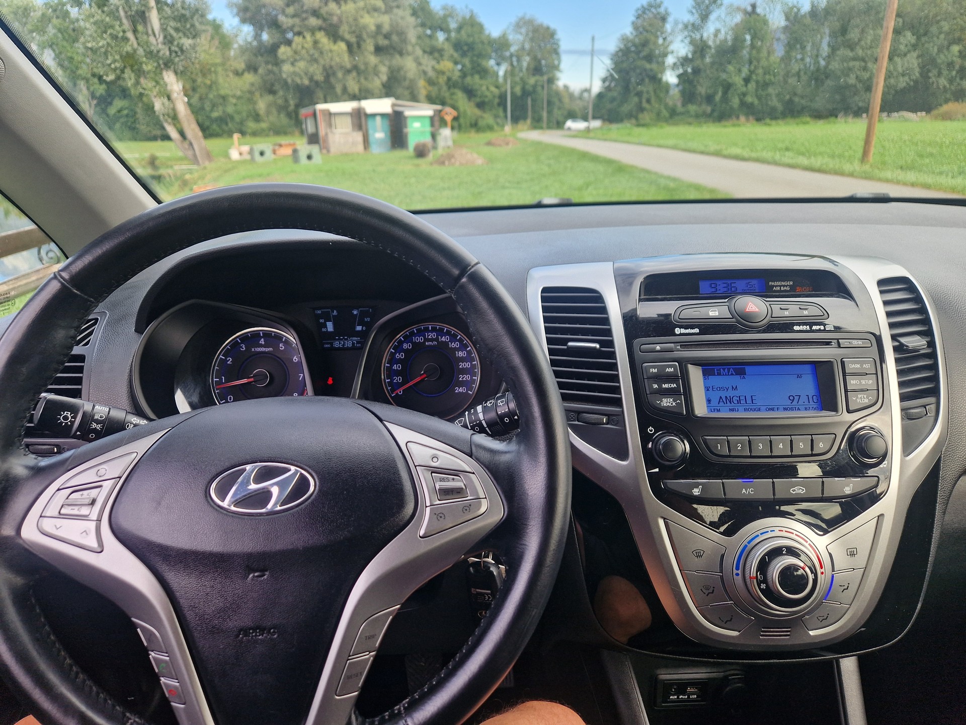 HYUNDAI iX20 1.6 Premium-image-10