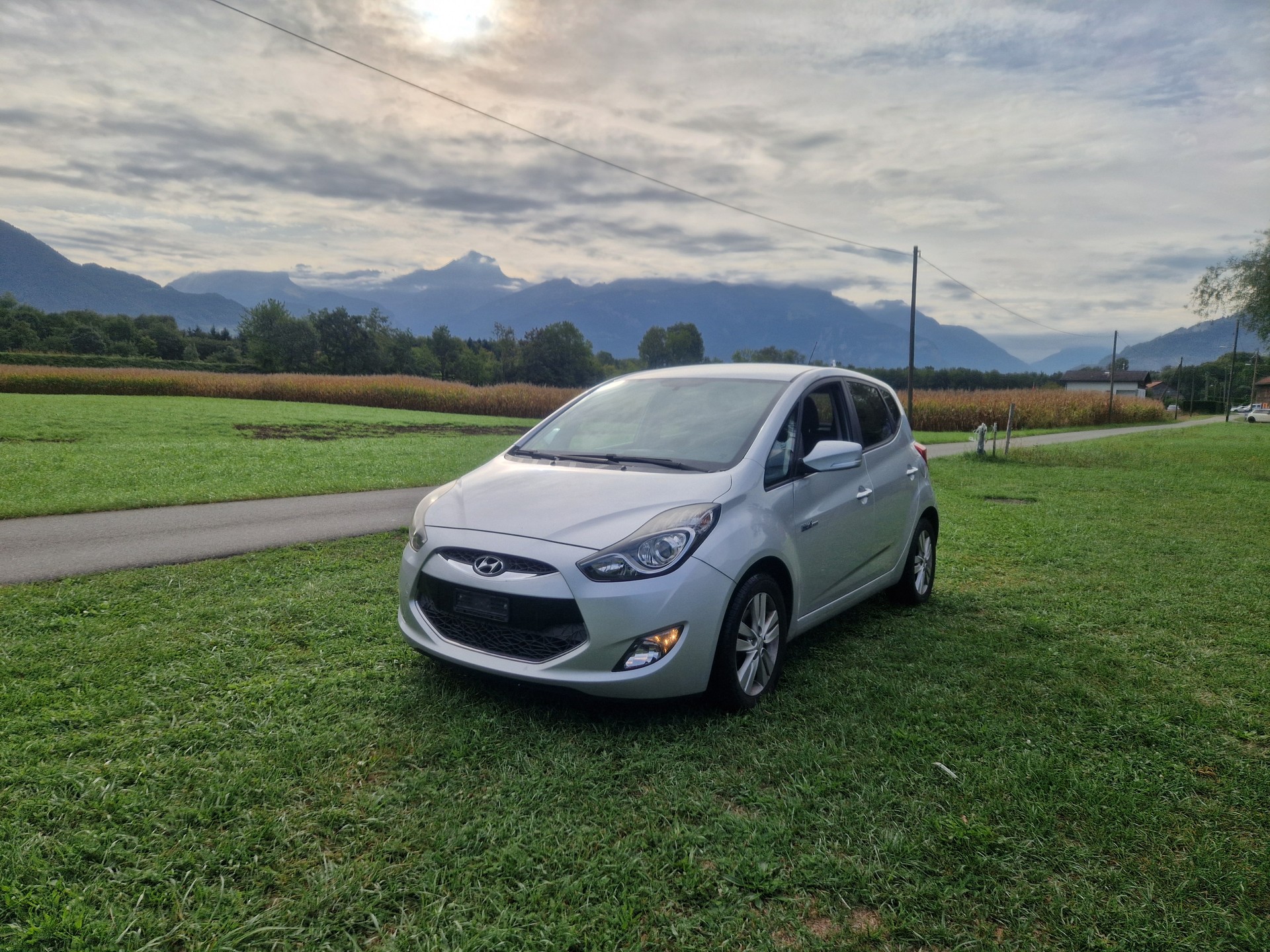 HYUNDAI iX20 1.6 Premium-image-0