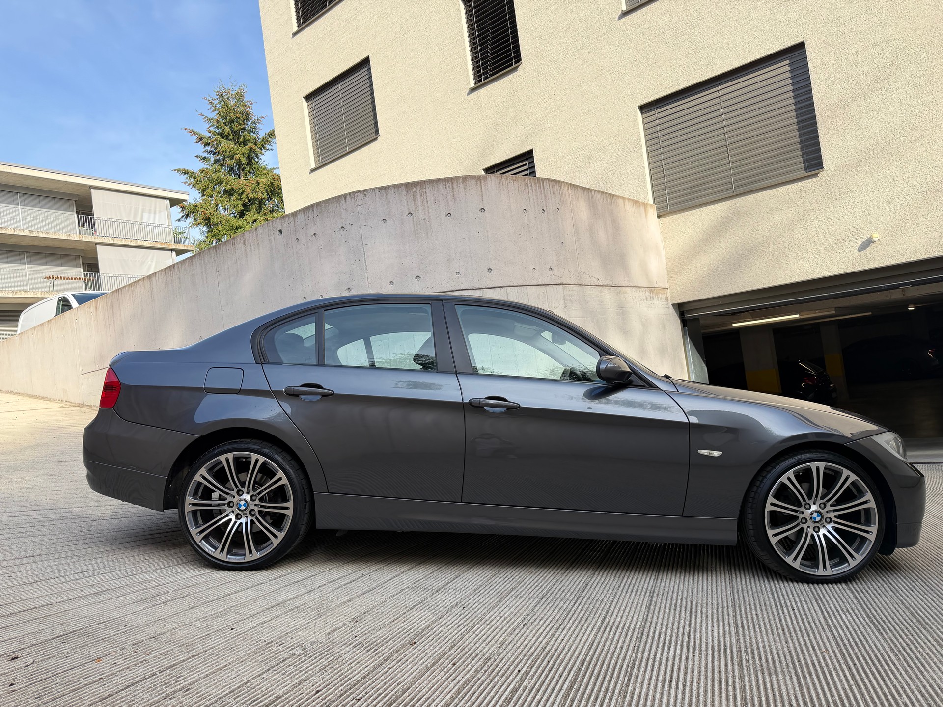 BMW 320i | frisch MFK & Service | Steuerkette neu | PDC | 8-fach-image-4
