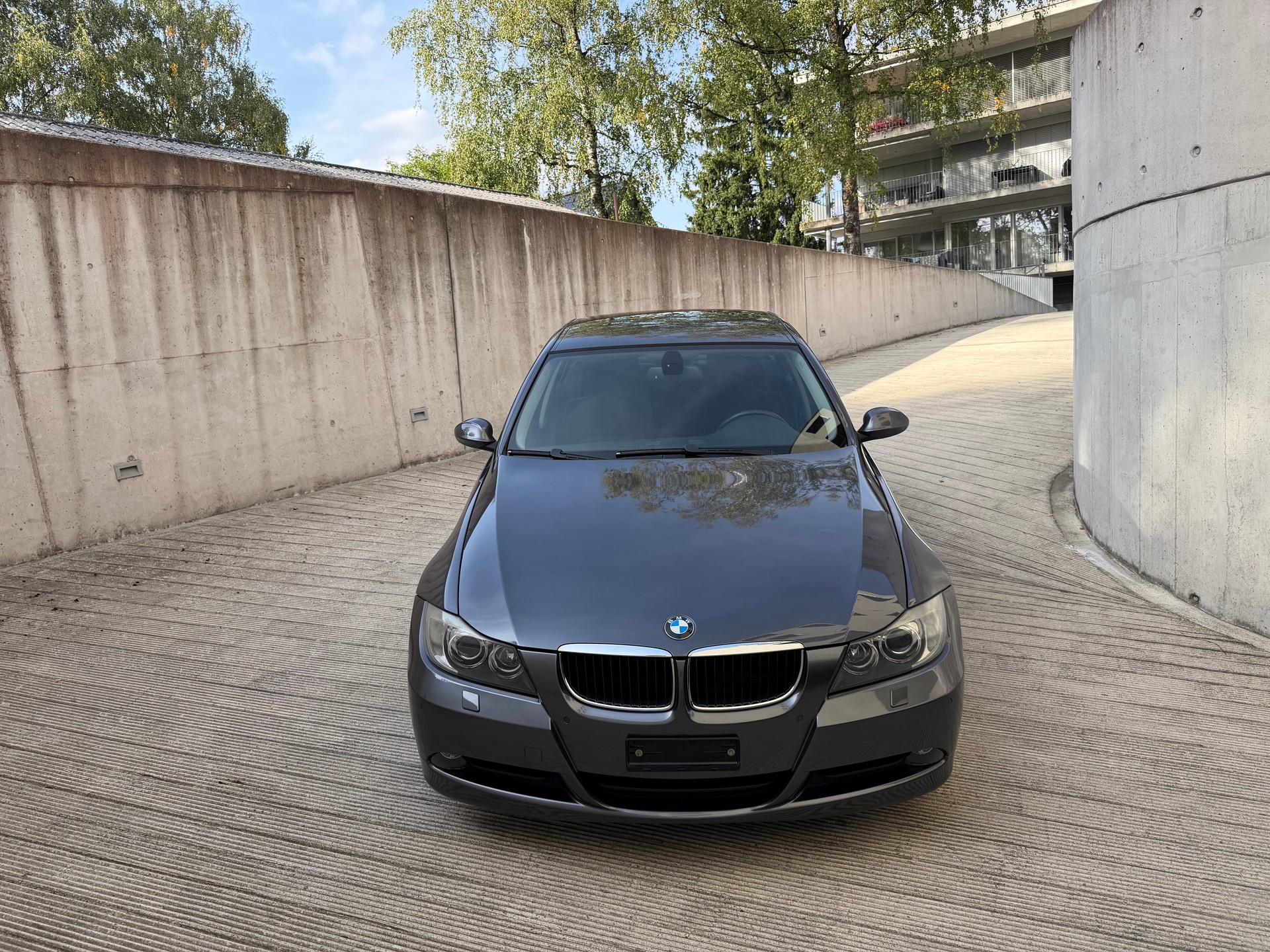 BMW 320i | frisch MFK & Service | Steuerkette neu | PDC | 8-fach-image-1