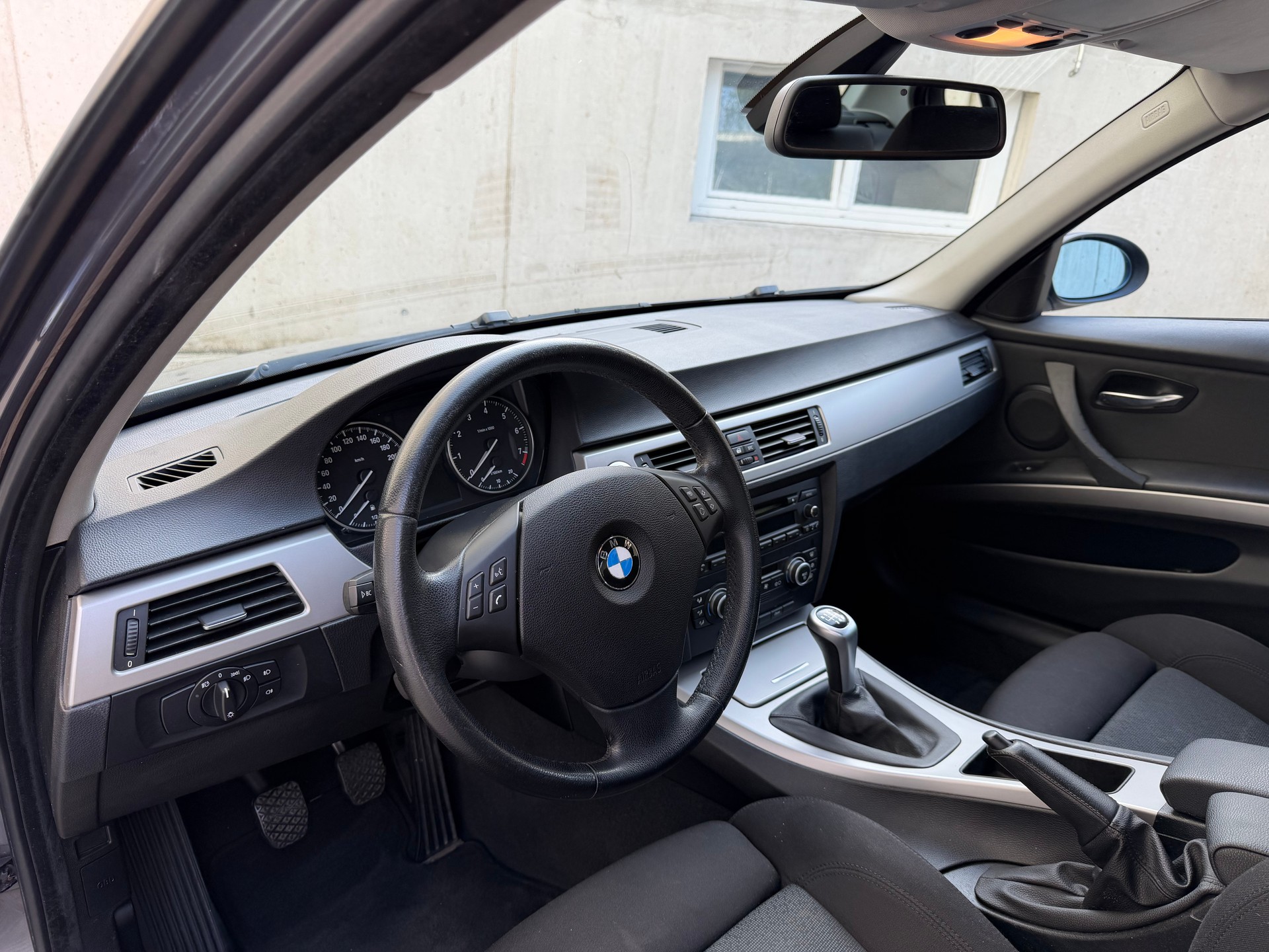 BMW 320i | frisch MFK & Service | Steuerkette neu | PDC | 8-fach-image-7