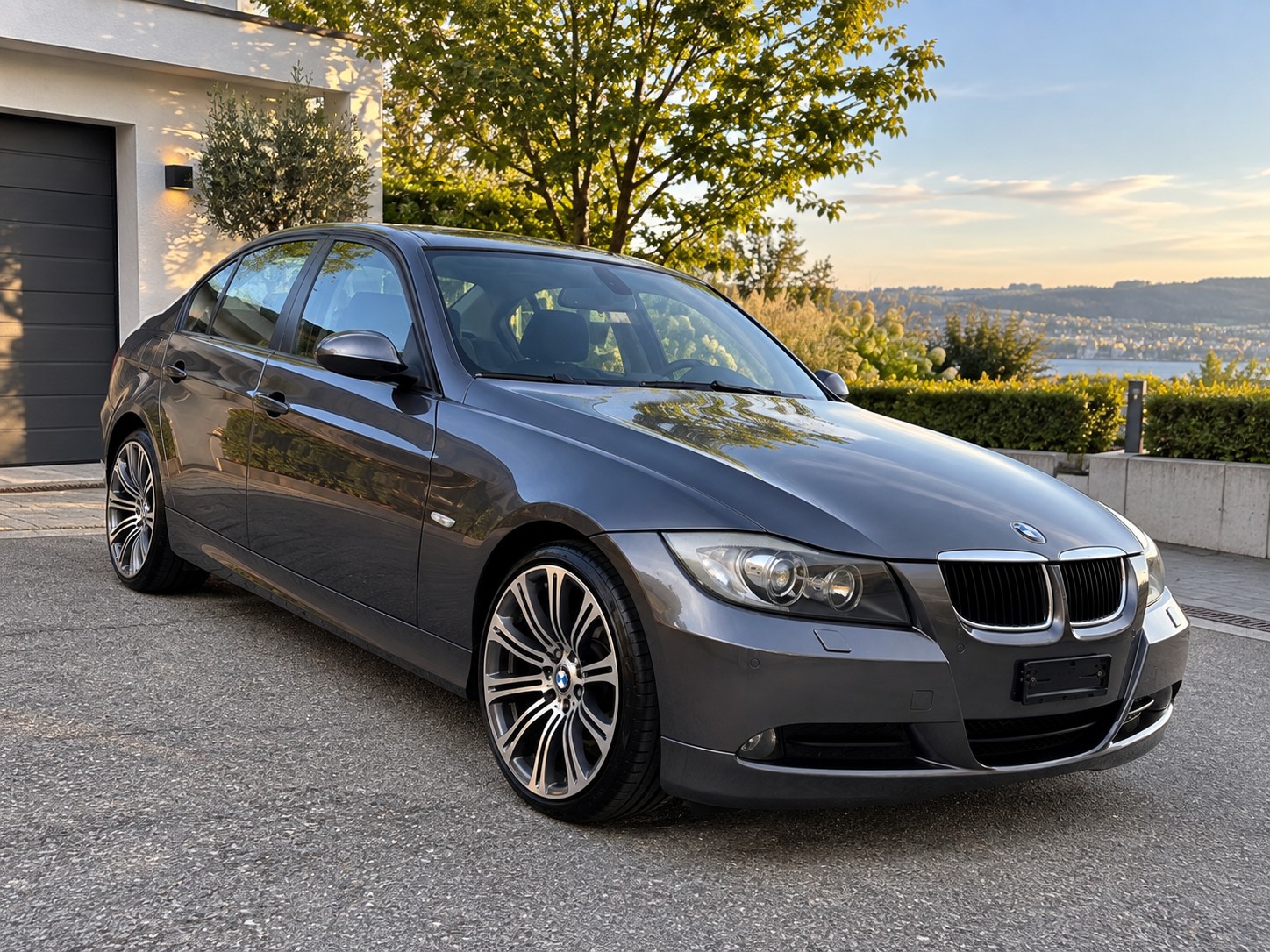 BMW 320i | frisch MFK & Service | Steuerkette neu | PDC | 8-fach-image-0