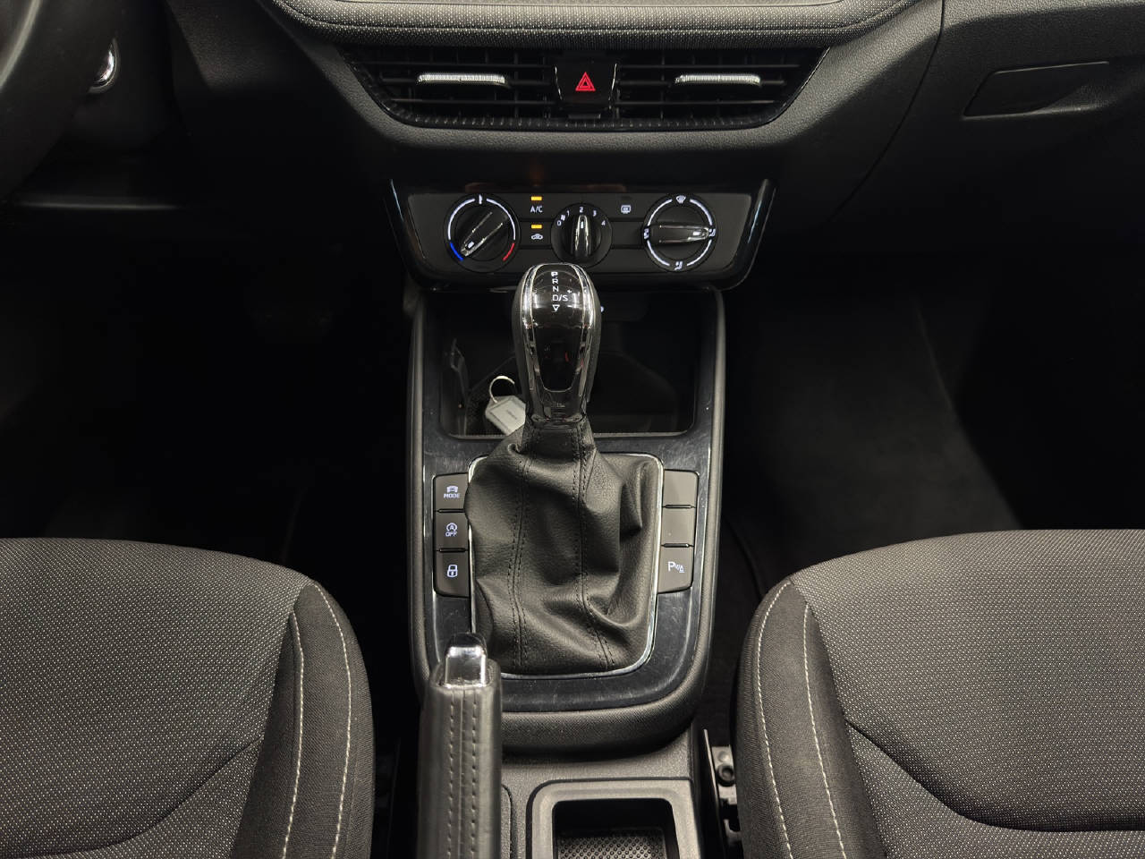 SKODA Fabia 1.0 TSI Selection DSG-image-11