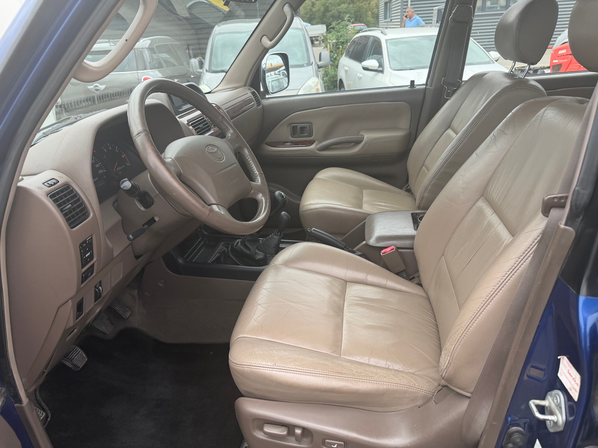 TOYOTA Land Cruiser 300 3.4 V6 Saloon-image-7
