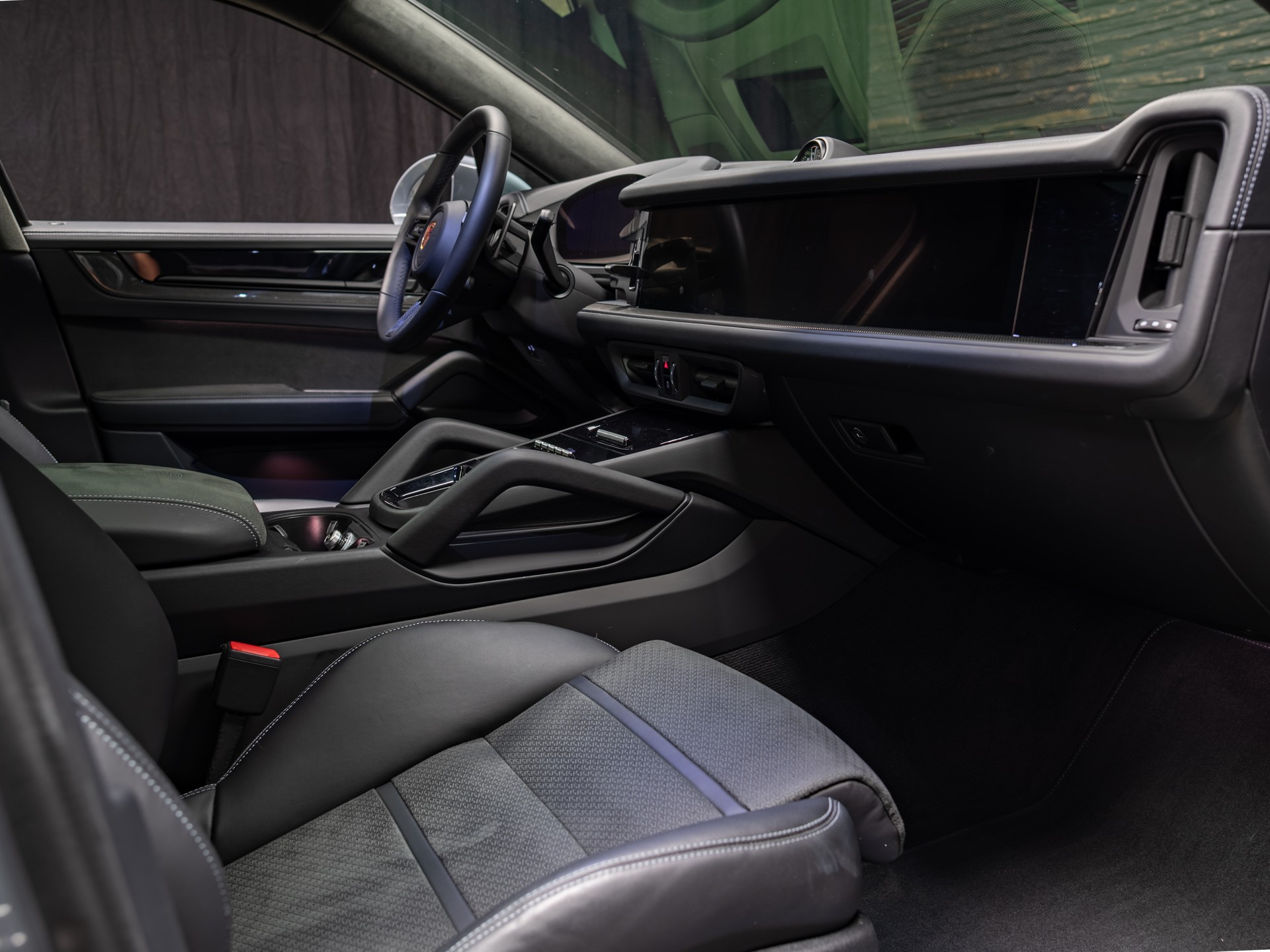 PORSCHE Cayenne Coupé GTS Tiptronic-image-8