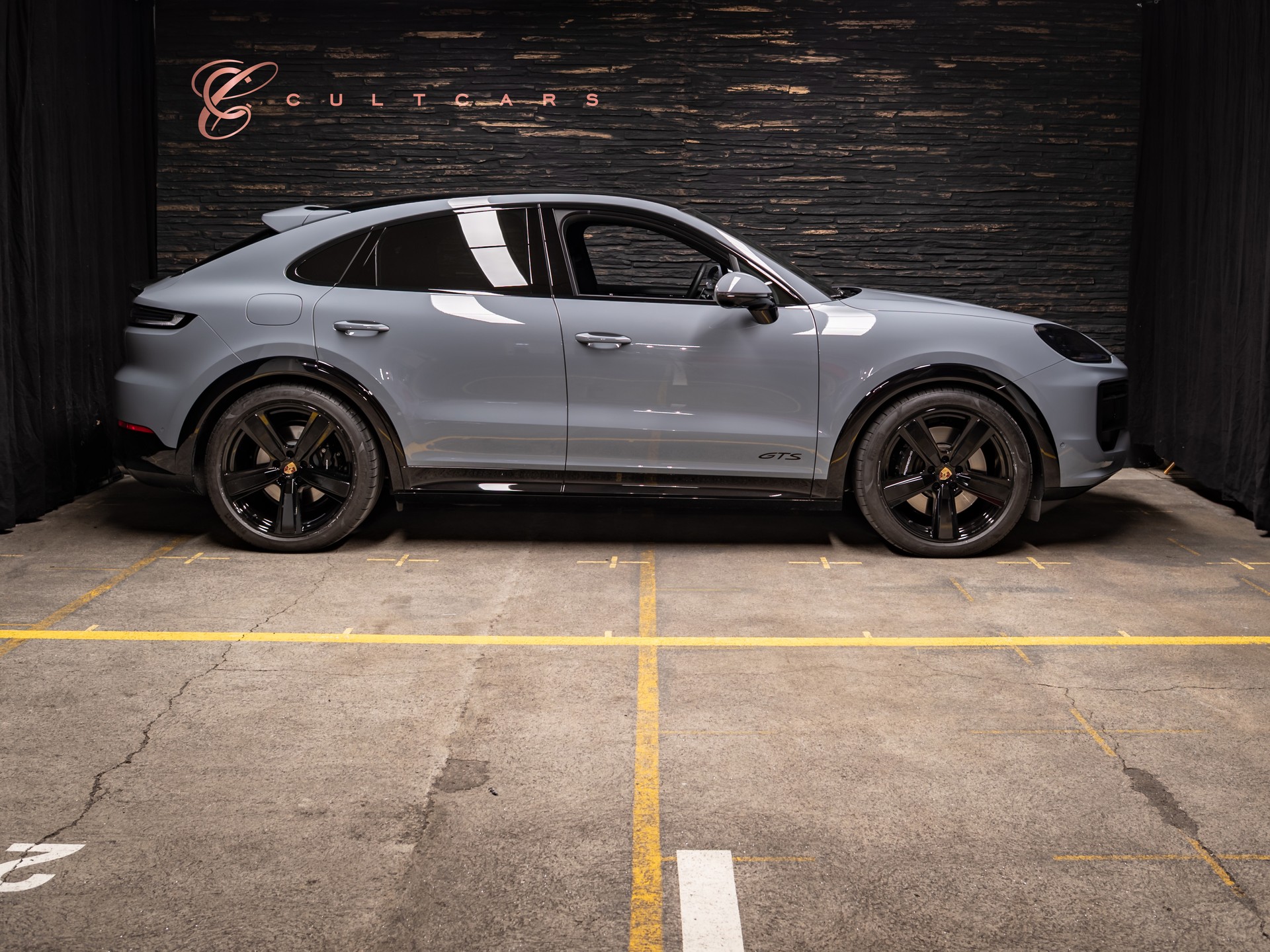 PORSCHE Cayenne Coupé GTS Tiptronic-image-0