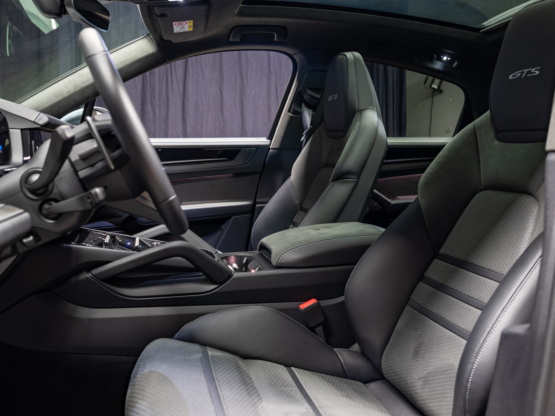 PORSCHE Cayenne Coupé GTS Tiptronic-image-7