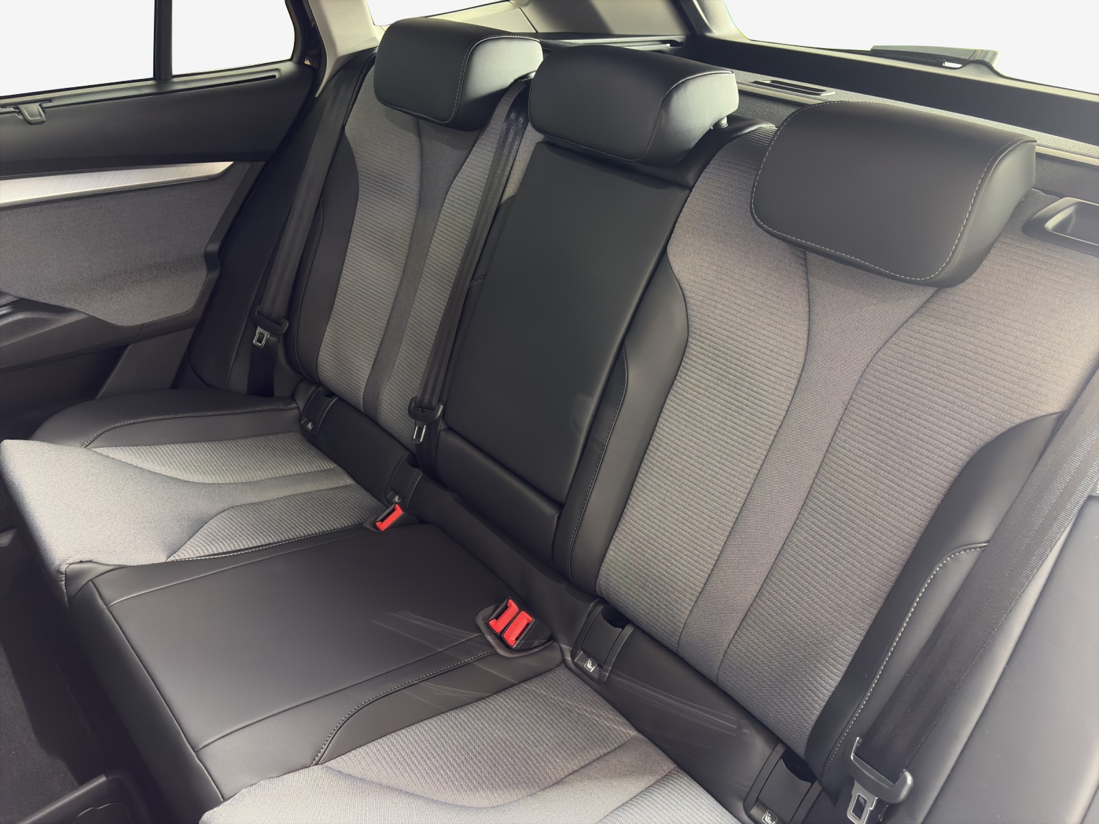 SKODA Enyaq 85x Dynamic 4x4-image-11