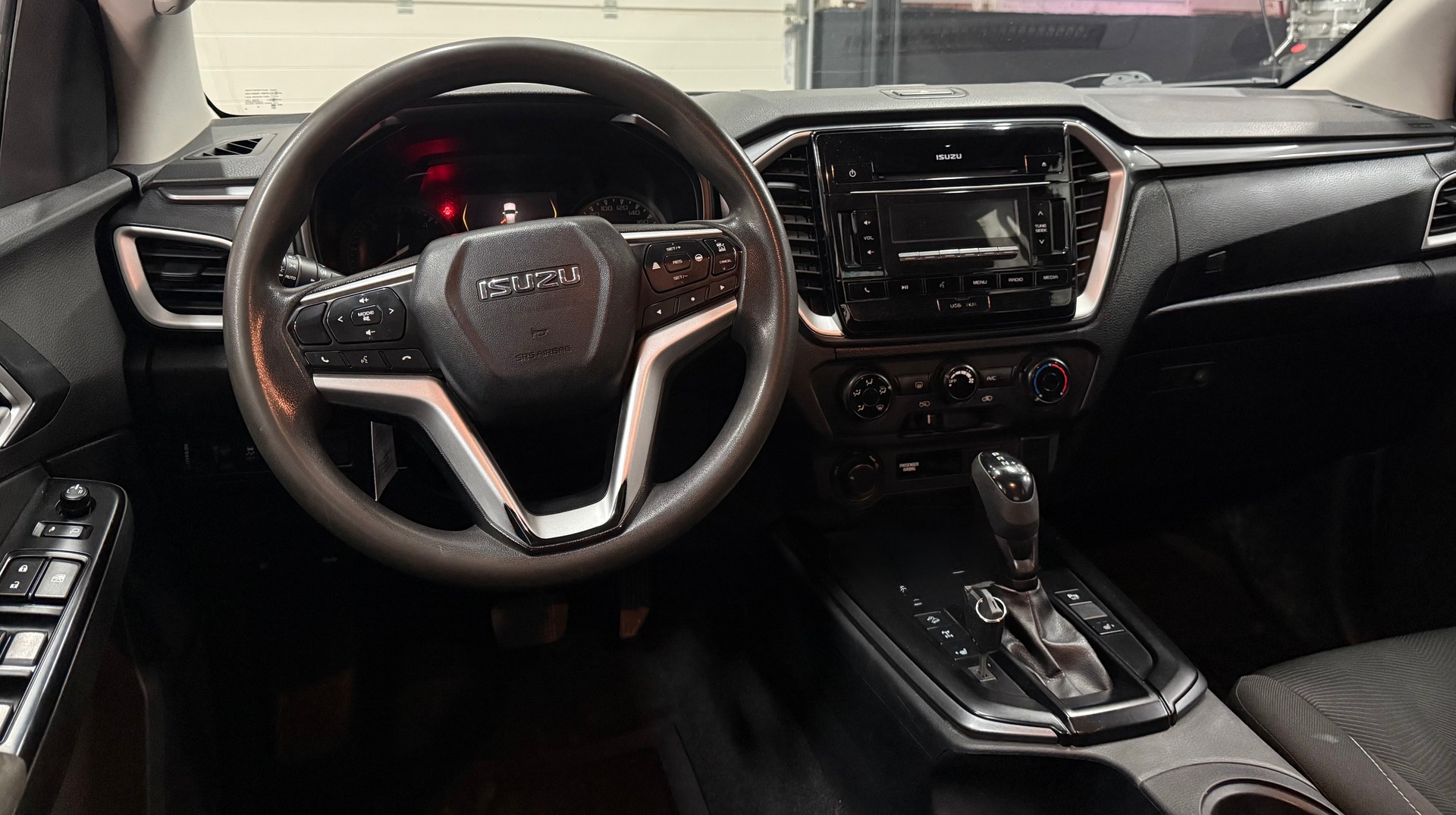 ISUZU D-MAX 1.9 CrewCab N60B 4x4 AT-image-8