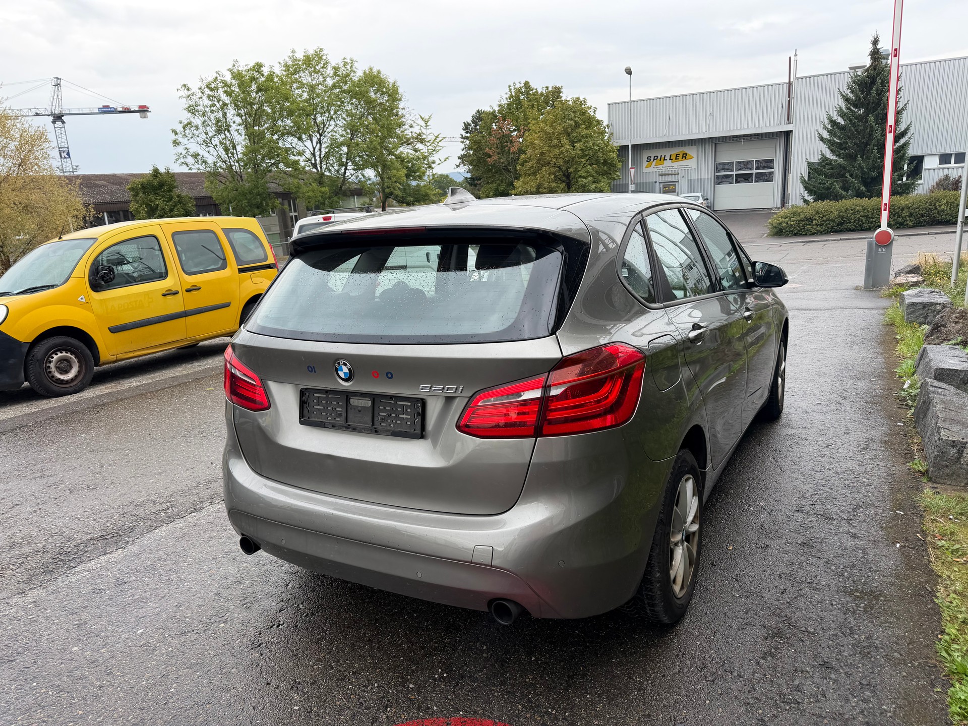 BMW 220i Active Tourer Steptronic-image-3