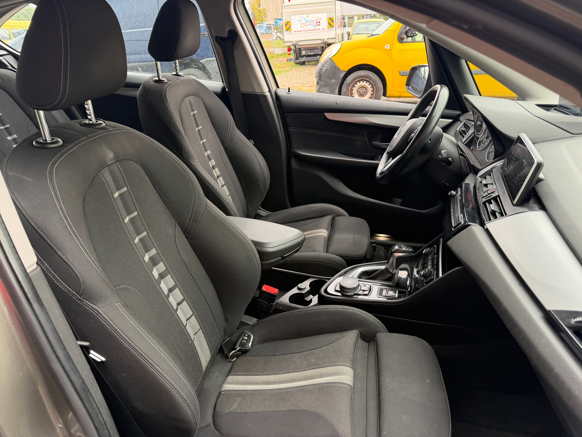 BMW 220i Active Tourer Steptronic-image-6