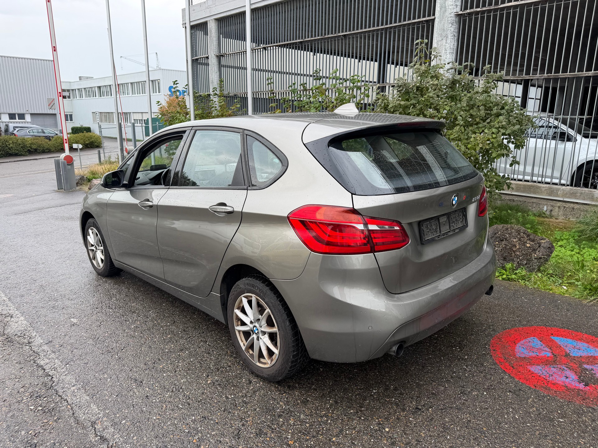 BMW 220i Active Tourer Steptronic-image-2