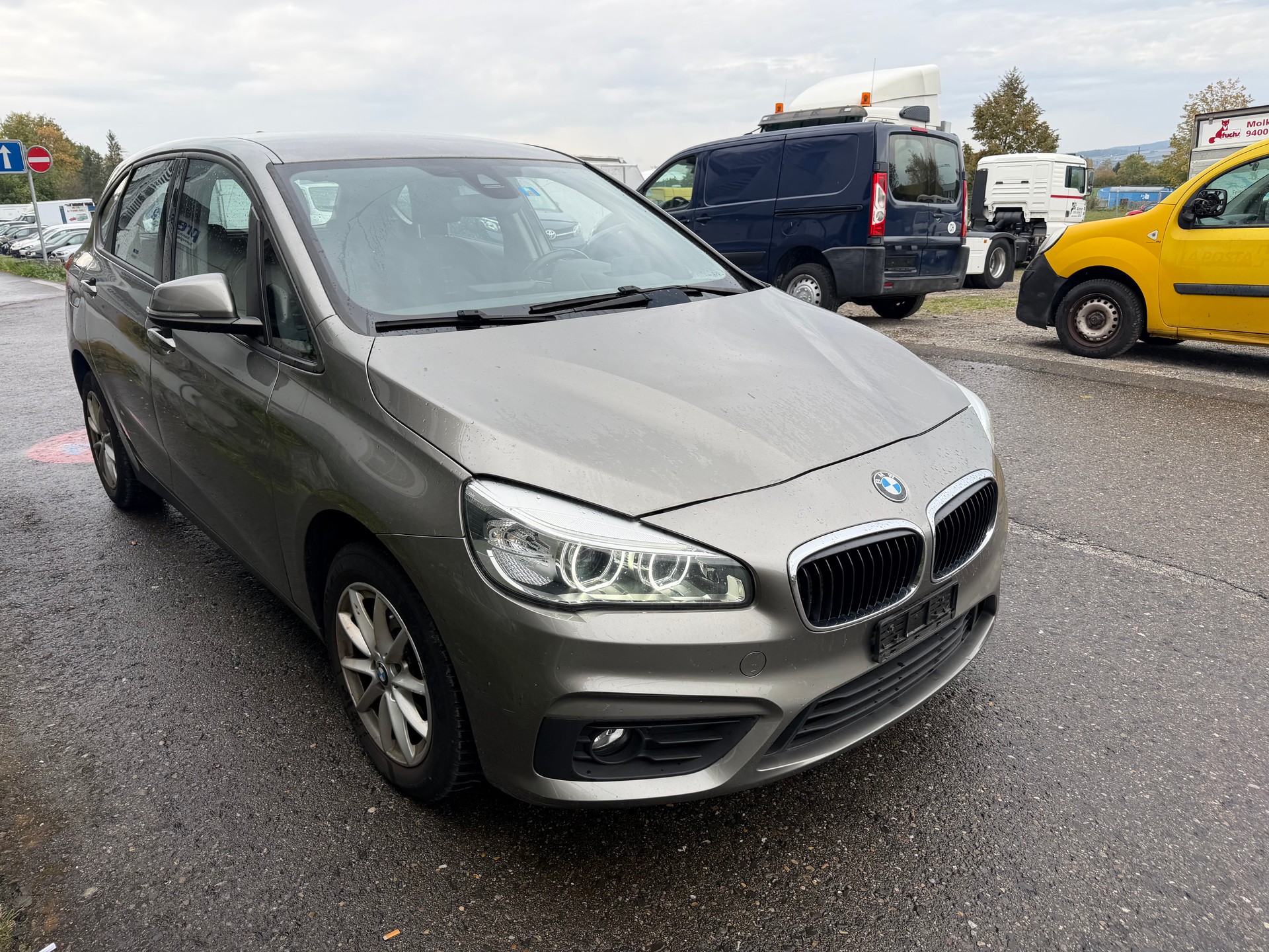 BMW 220i Active Tourer Steptronic-image-1
