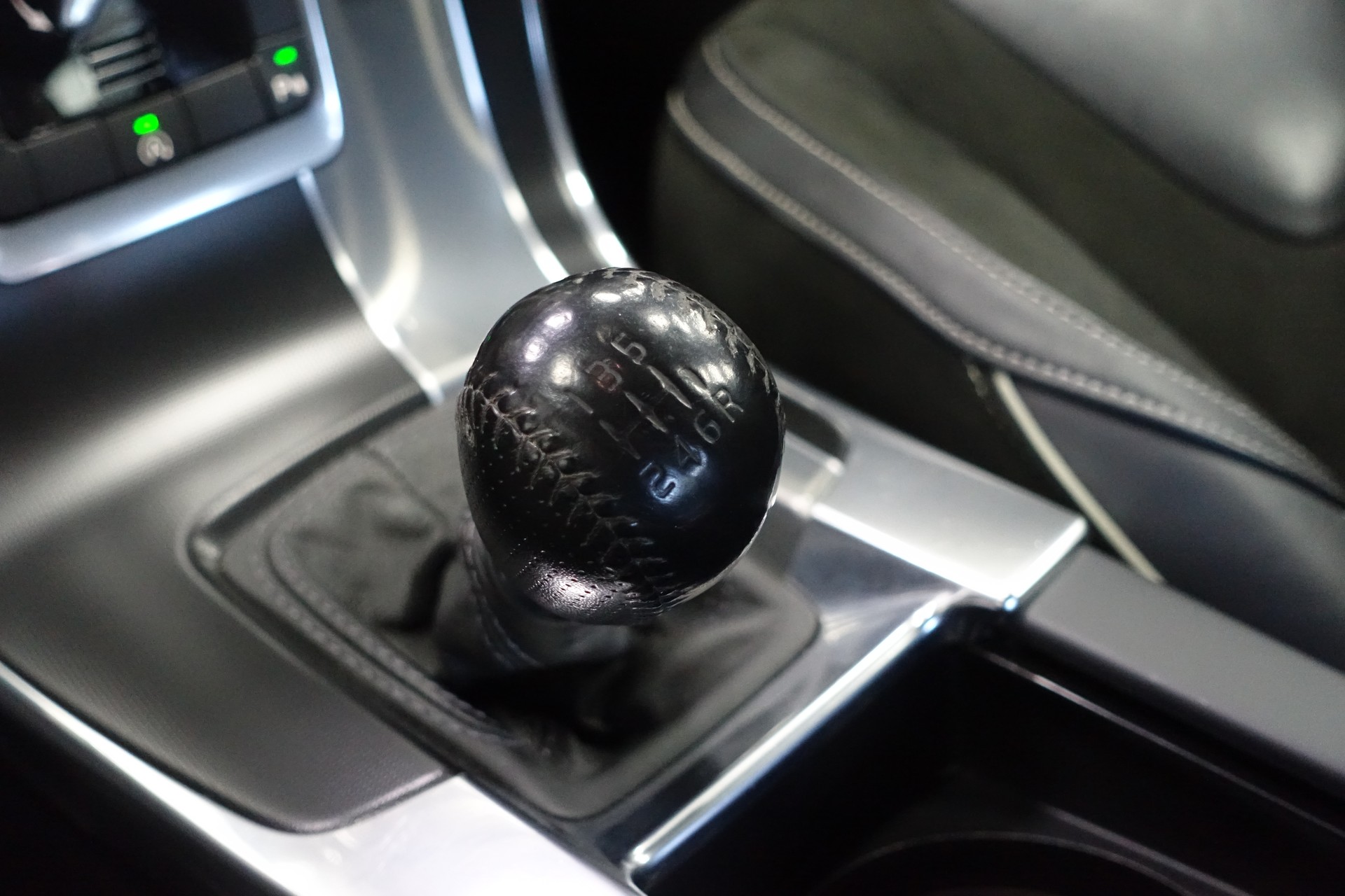 VOLVO S60 2.0 D4 R-Design S/S-image-24
