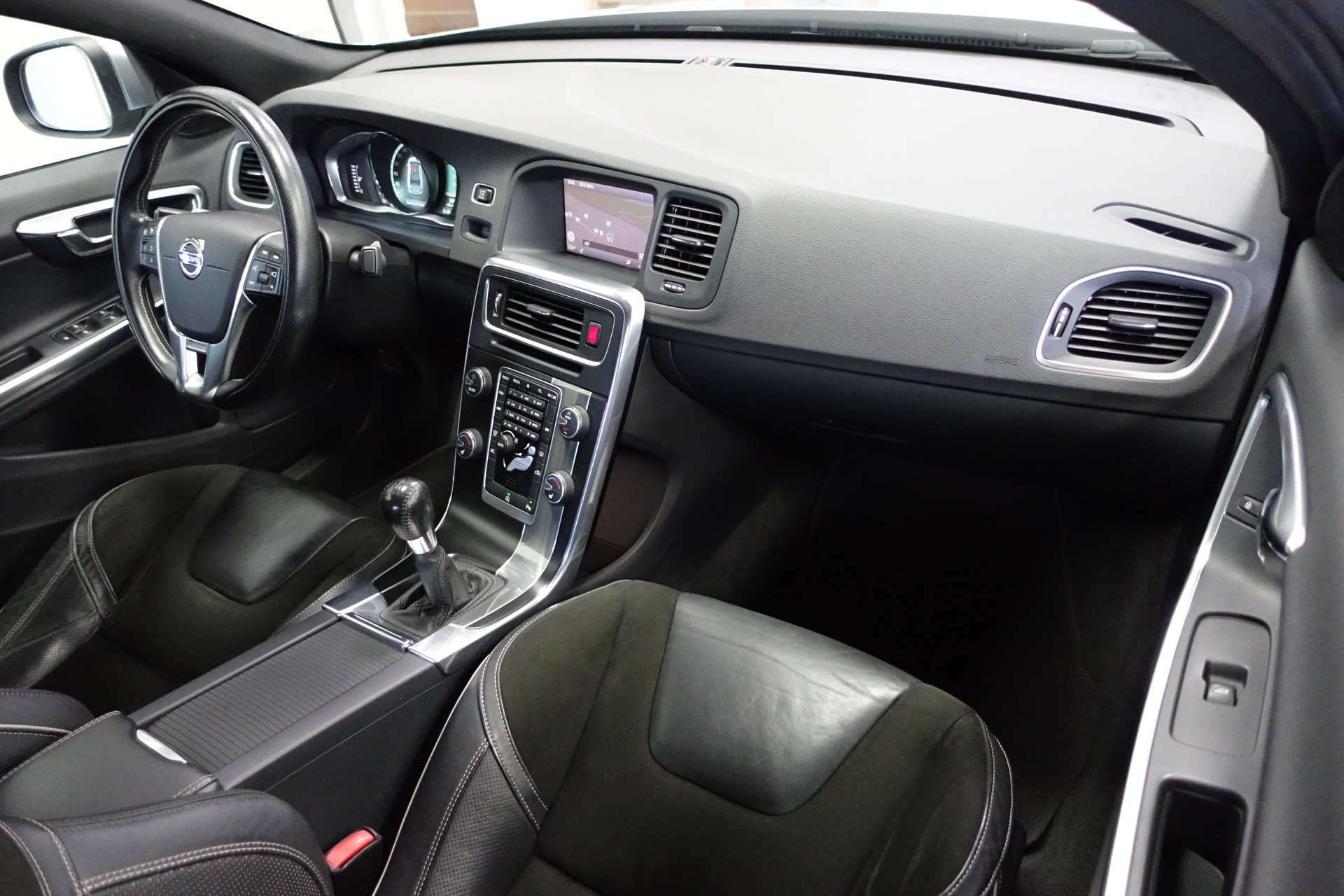 VOLVO S60 2.0 D4 R-Design S/S-image-12